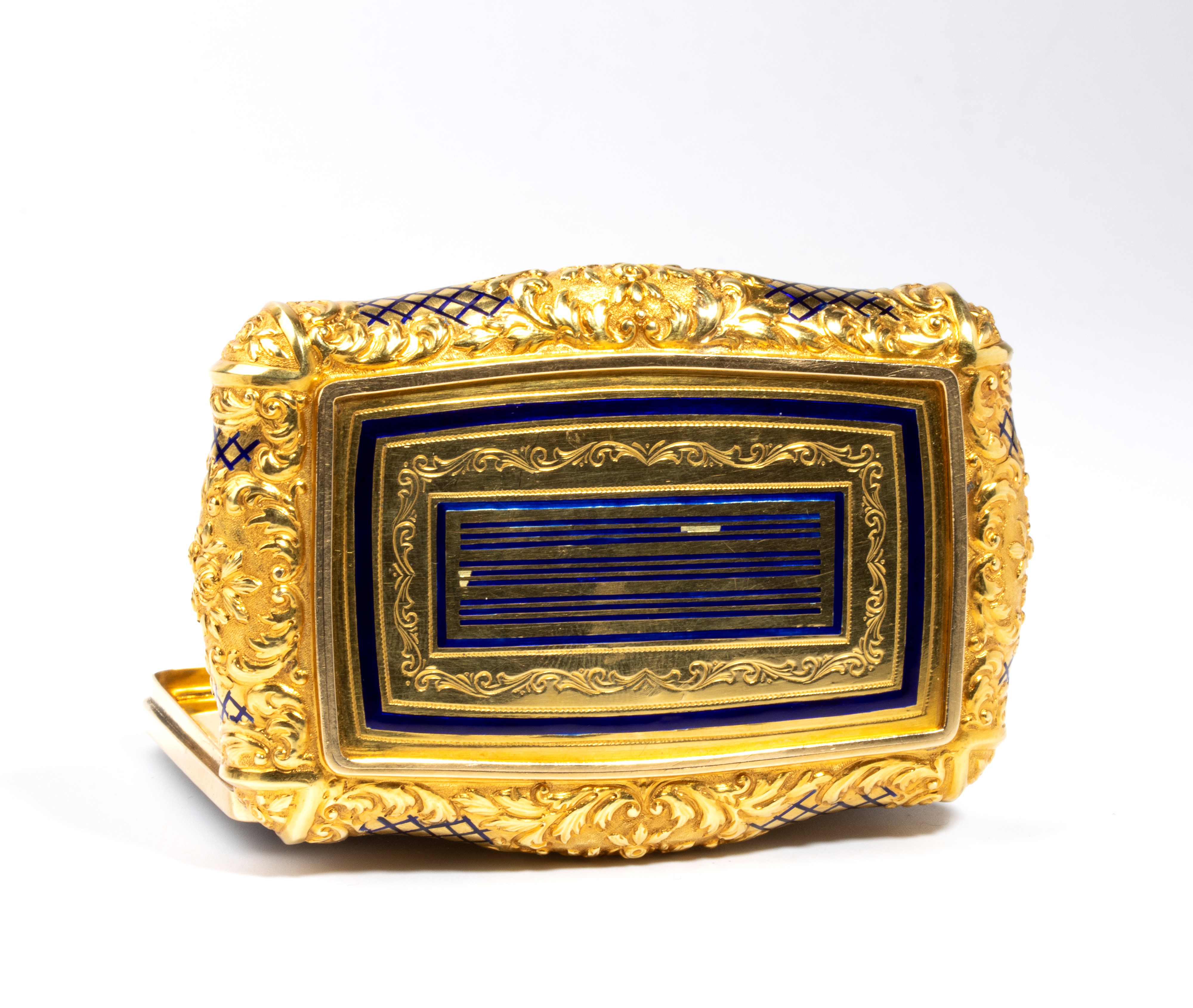 Francia (XVIII secolo), Tabacchiera francese dell’Ancien Régime in oro con diamanti e smalti poli...