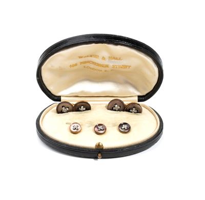 Set di gemelli e bottoni da sparato, oro 18k con madreperla scura e diamanti (anni ’20)