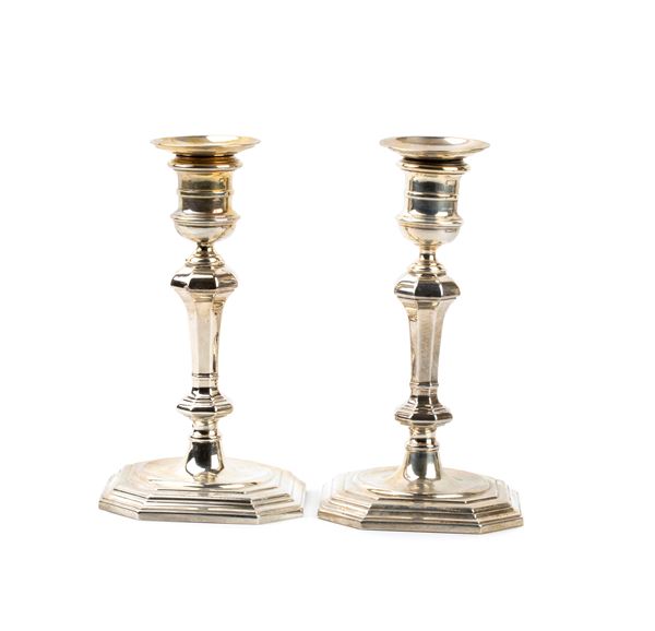 Coppia di candelieri italiani in argento