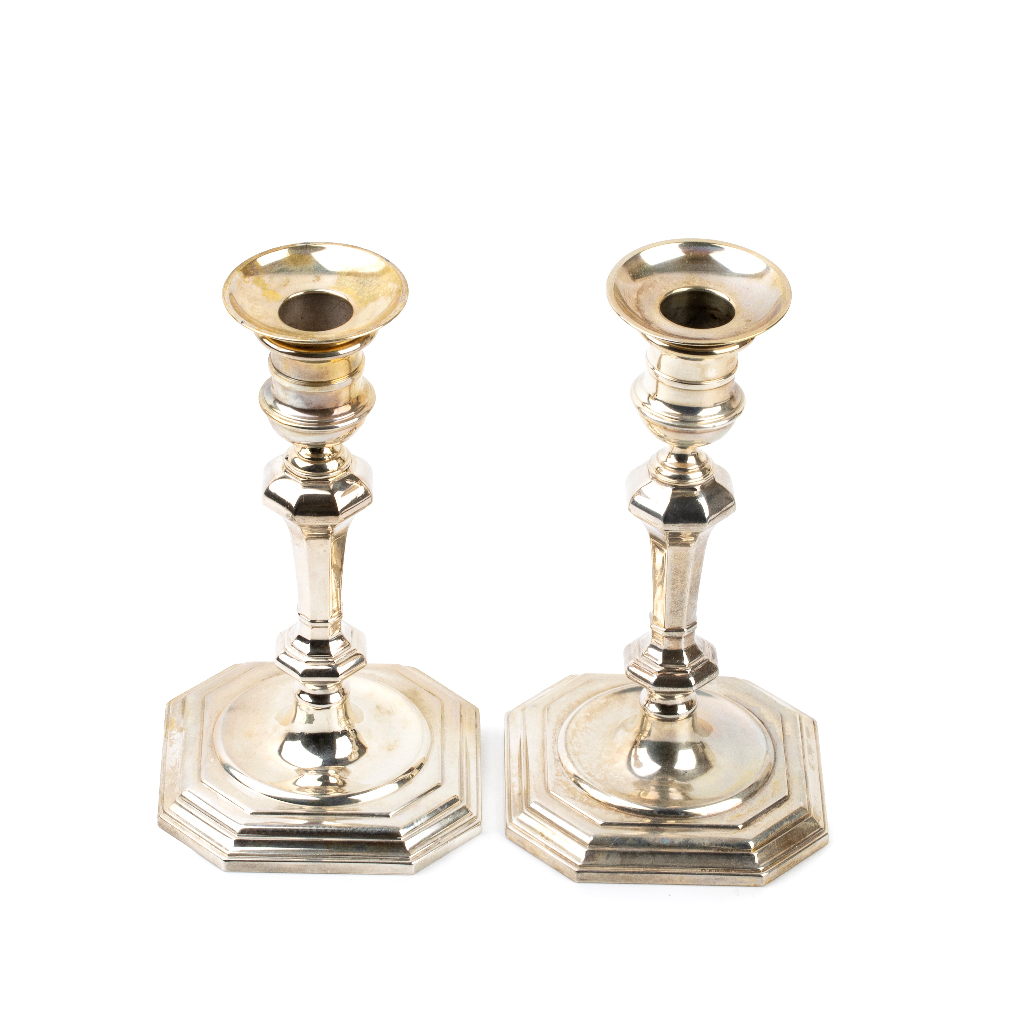 Coppia di candelieri italiani in argento 800/1000, metà XX secolo