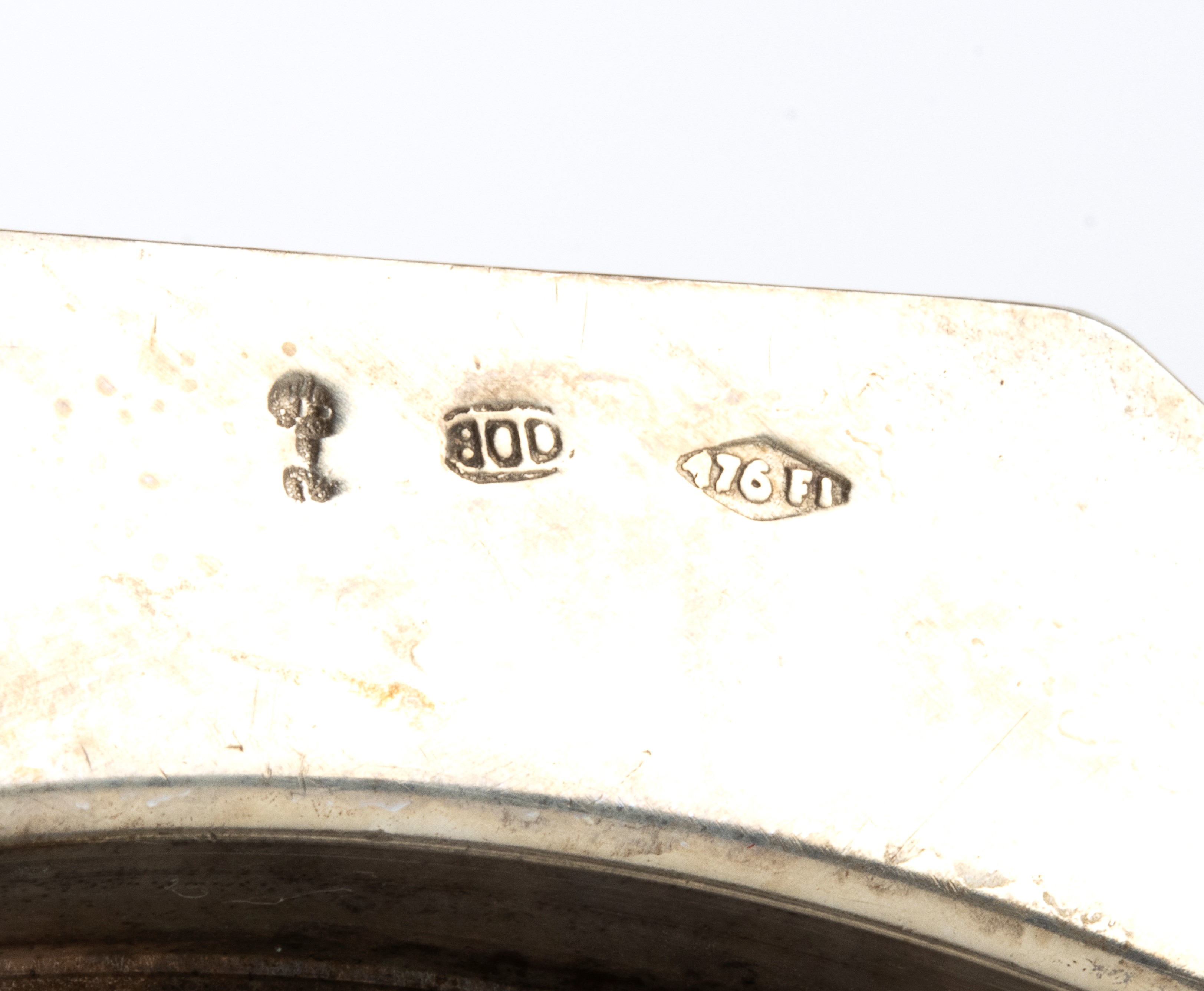 Coppia di candelieri italiani in argento 800/1000, metà XX secolo