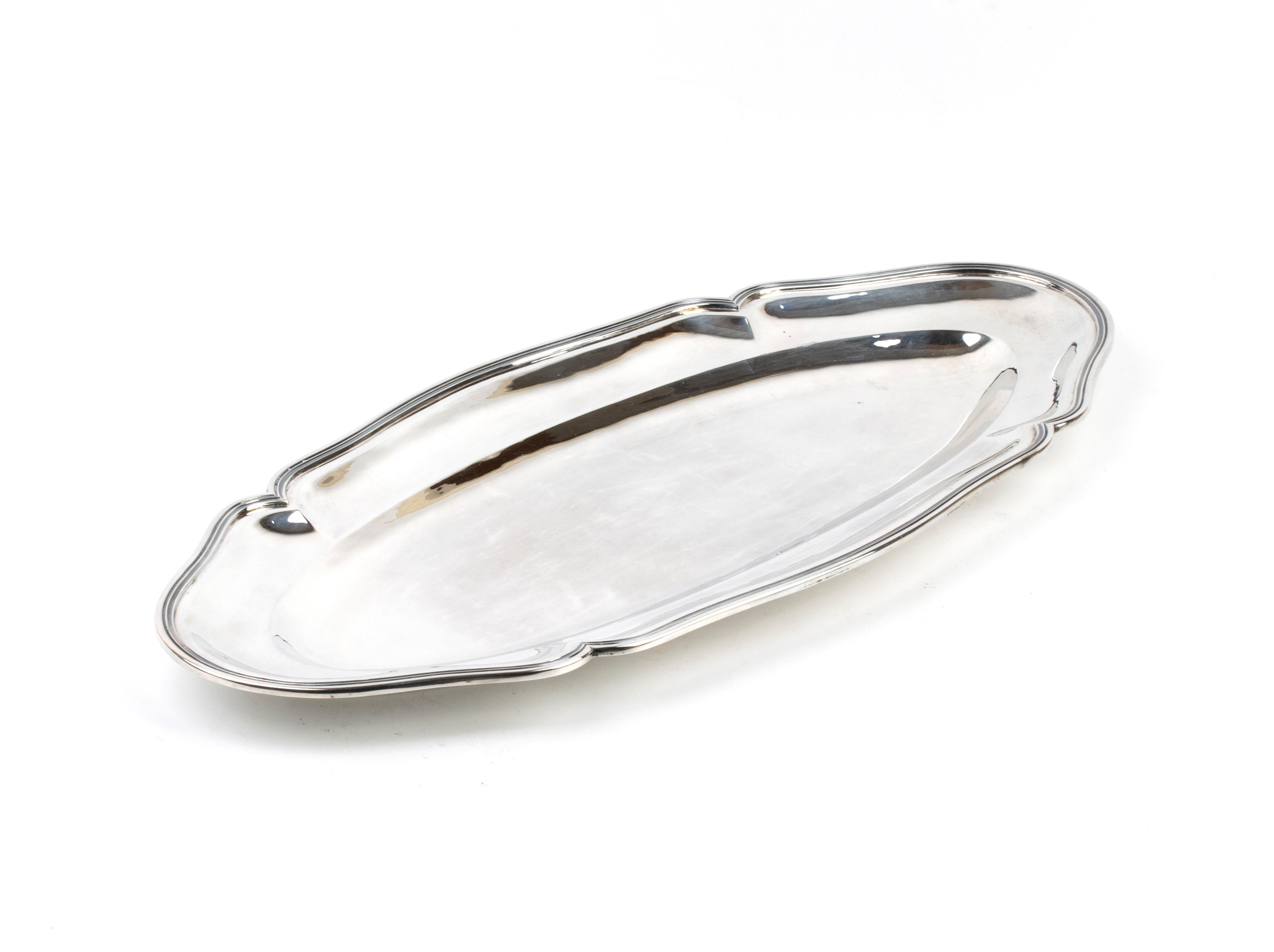 Argentiere italiano, Vassoio ovale sagomato in argento 800/1000