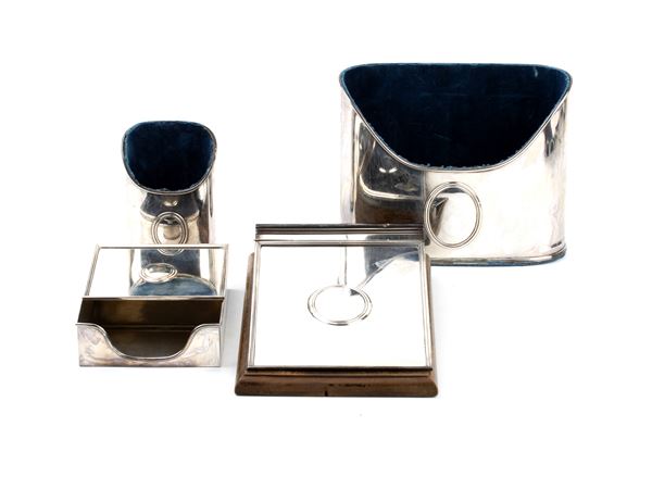 Lotto oggetti da scrivania italiani in argento e velluto