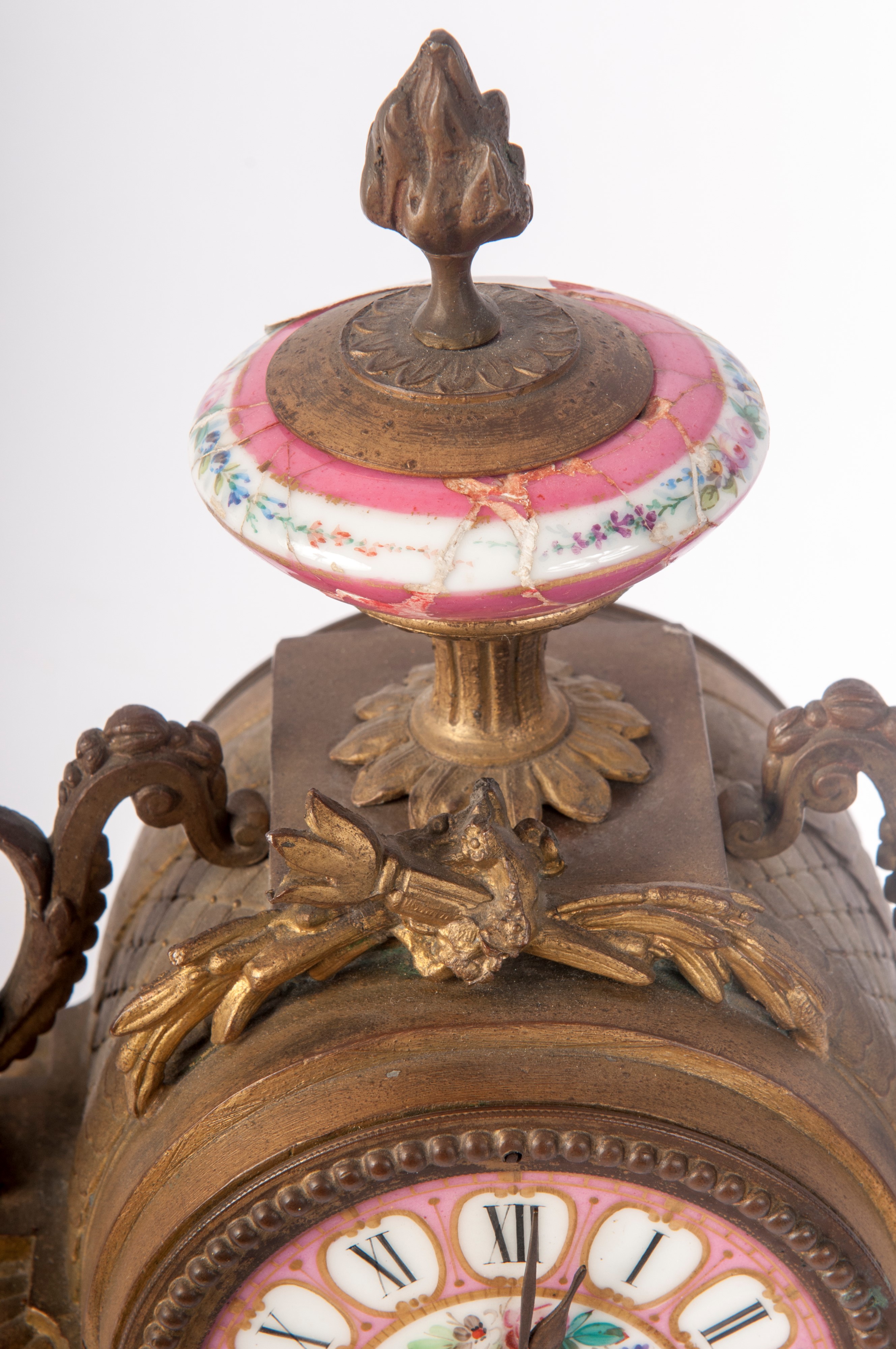 Orologio da appoggio barocco, bronzo e porcellana, seconda metà XIX secolo