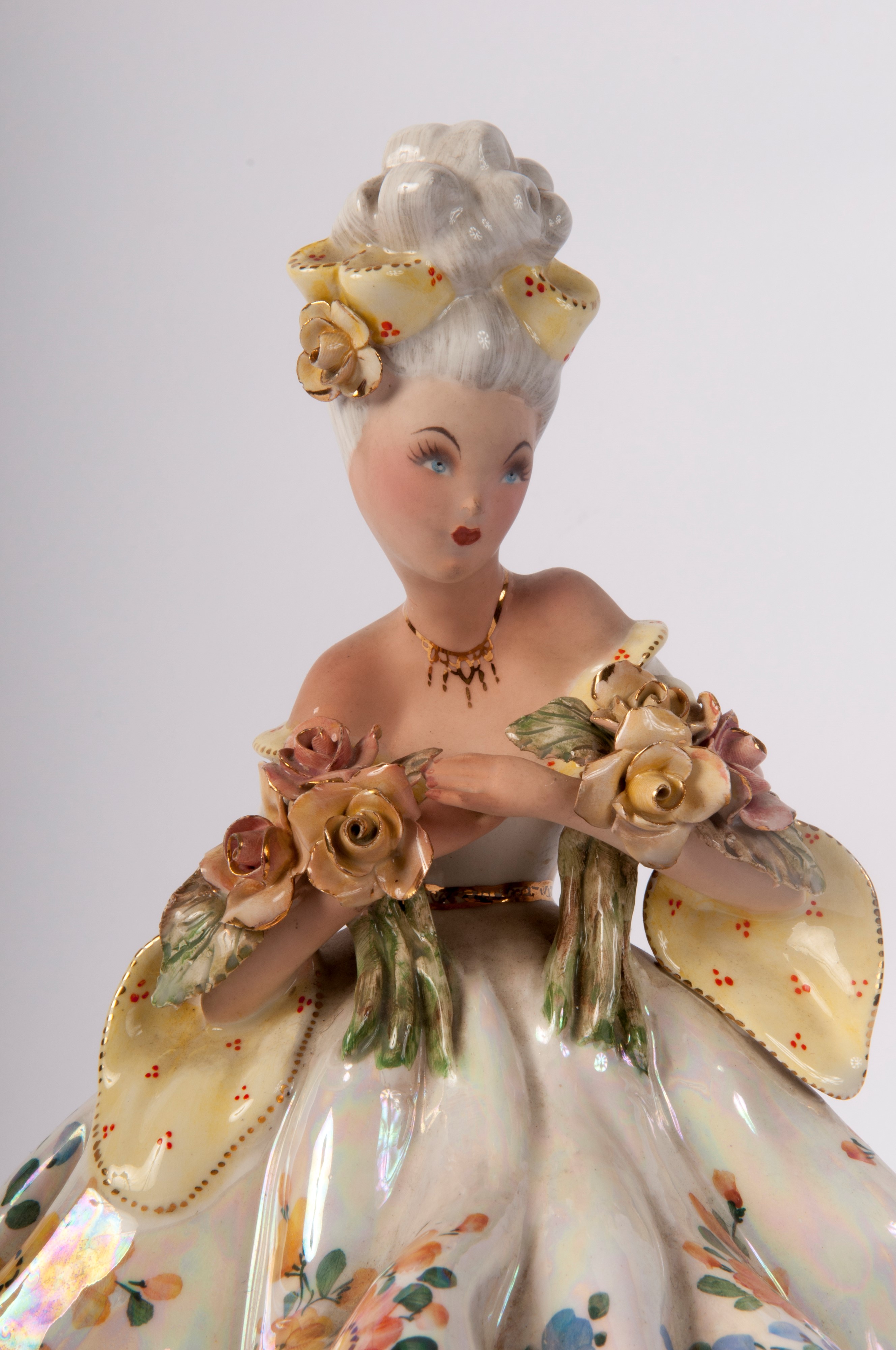 Dama con bouquet di fiori