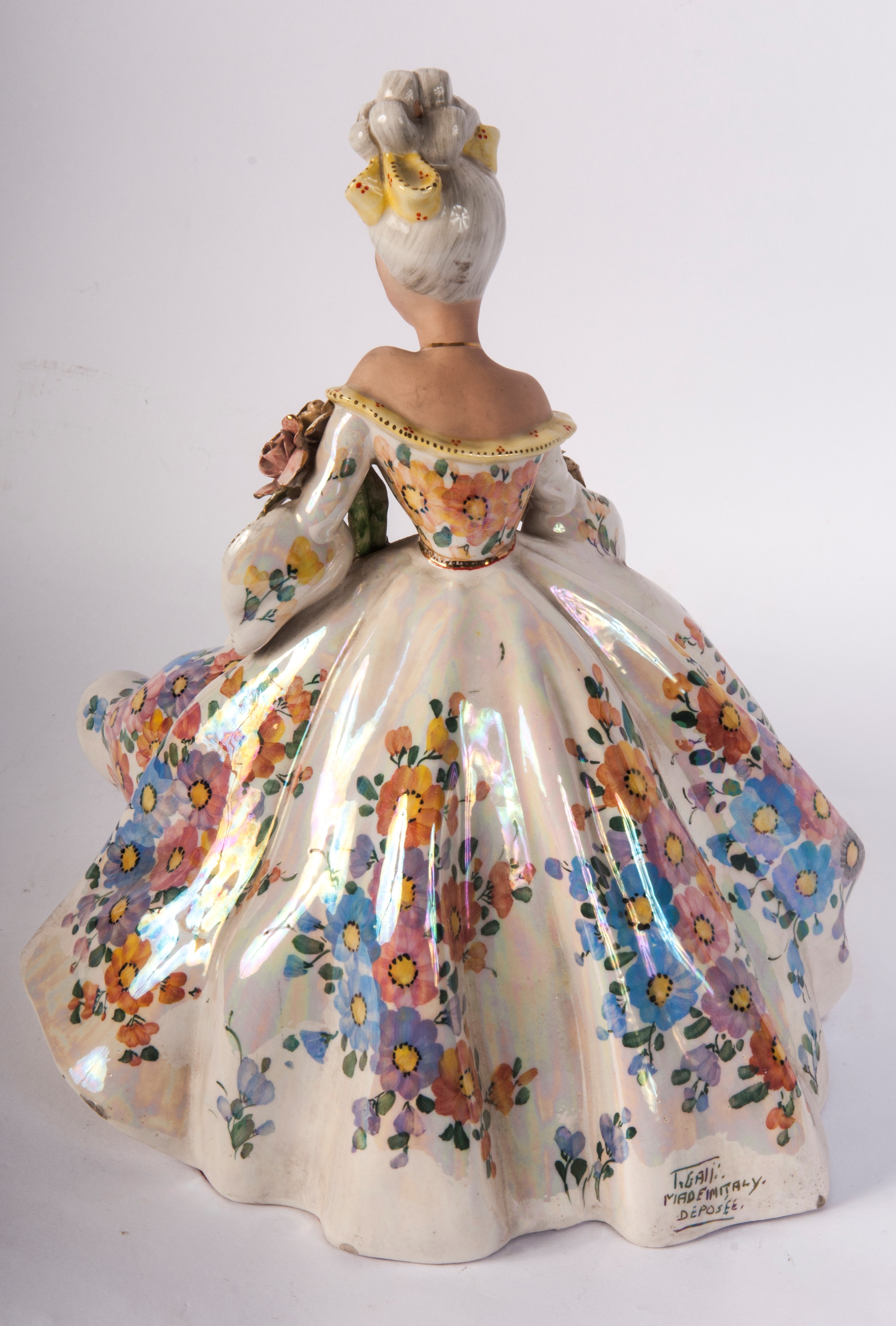 Dama con bouquet di fiori