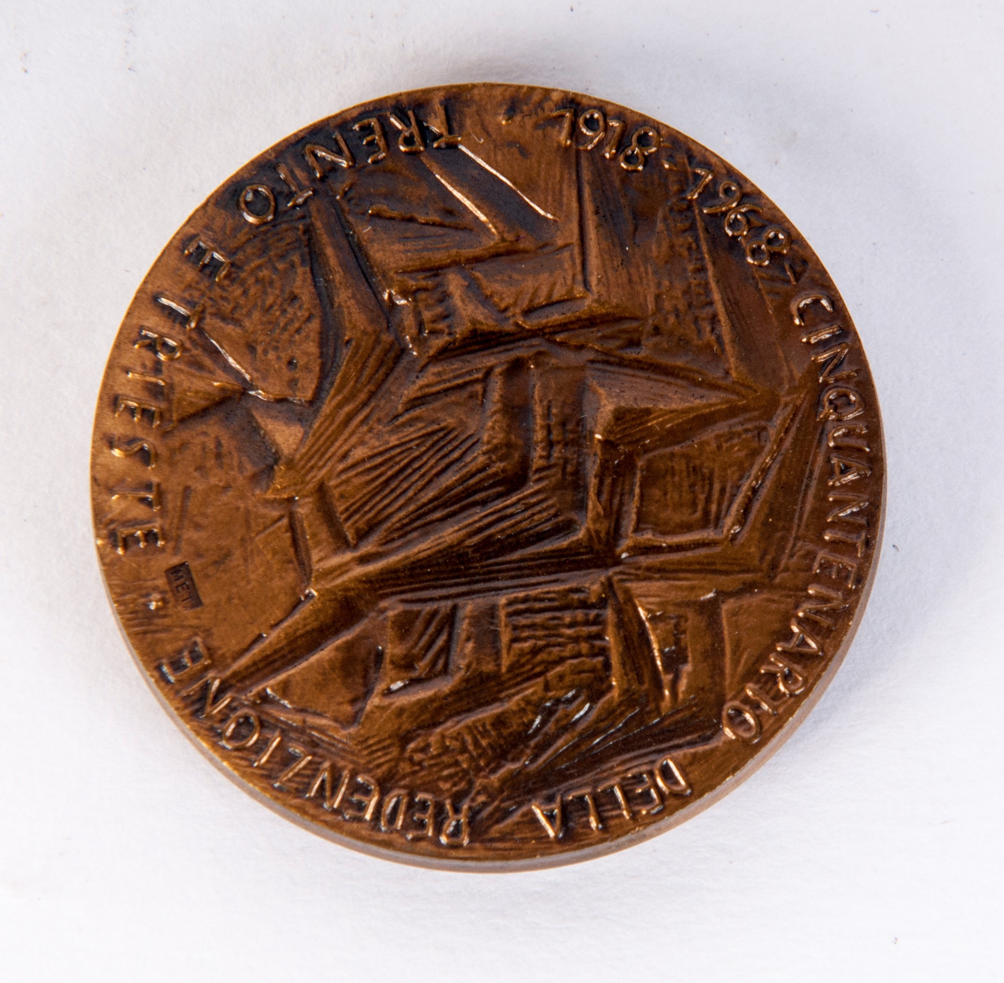 Lotto di cinque medaglie commemorative, parte in metallo e parte in argento, seconda metà XX seco...