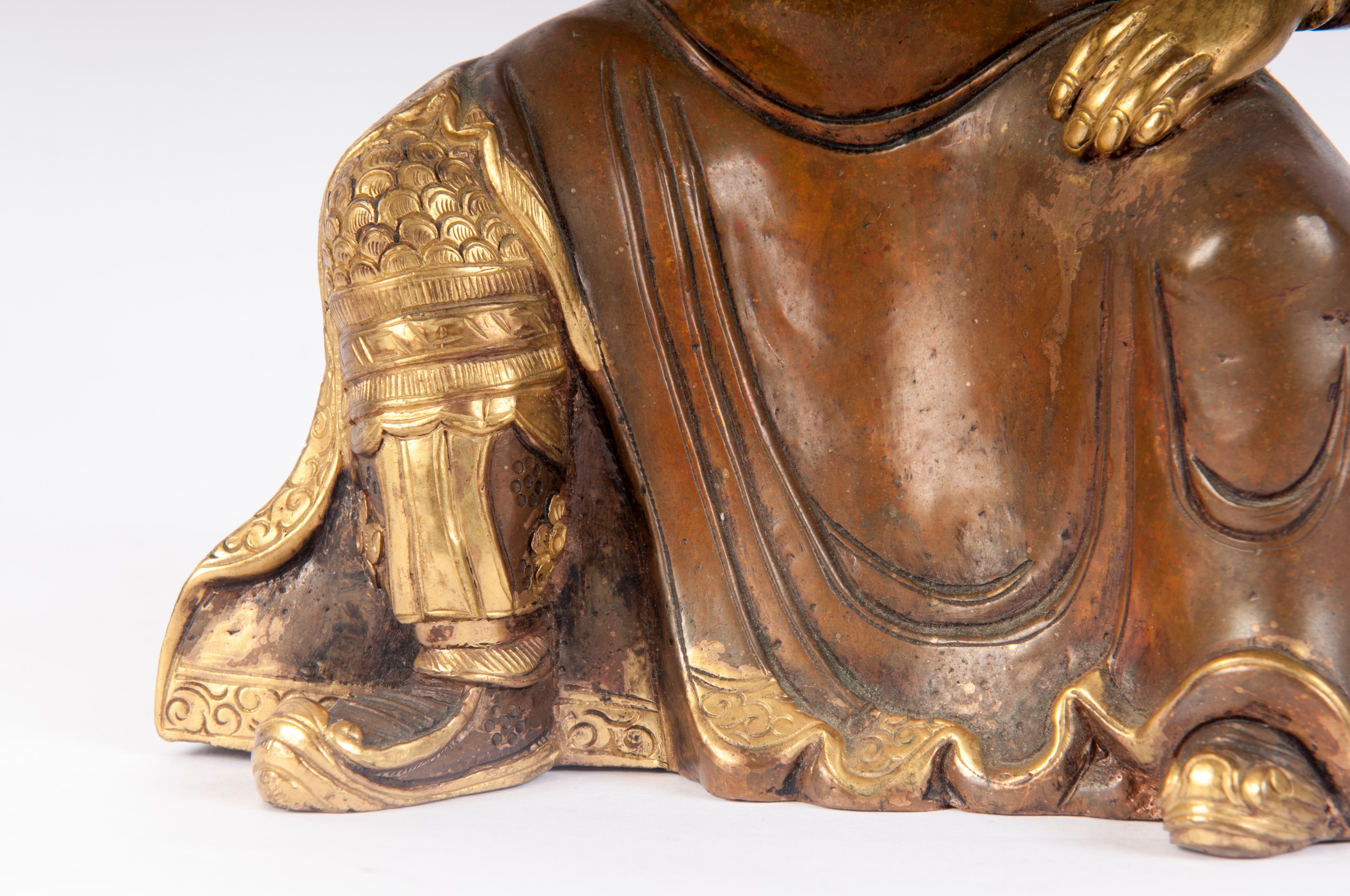 Scultura di dignitario in bronzo fuso
