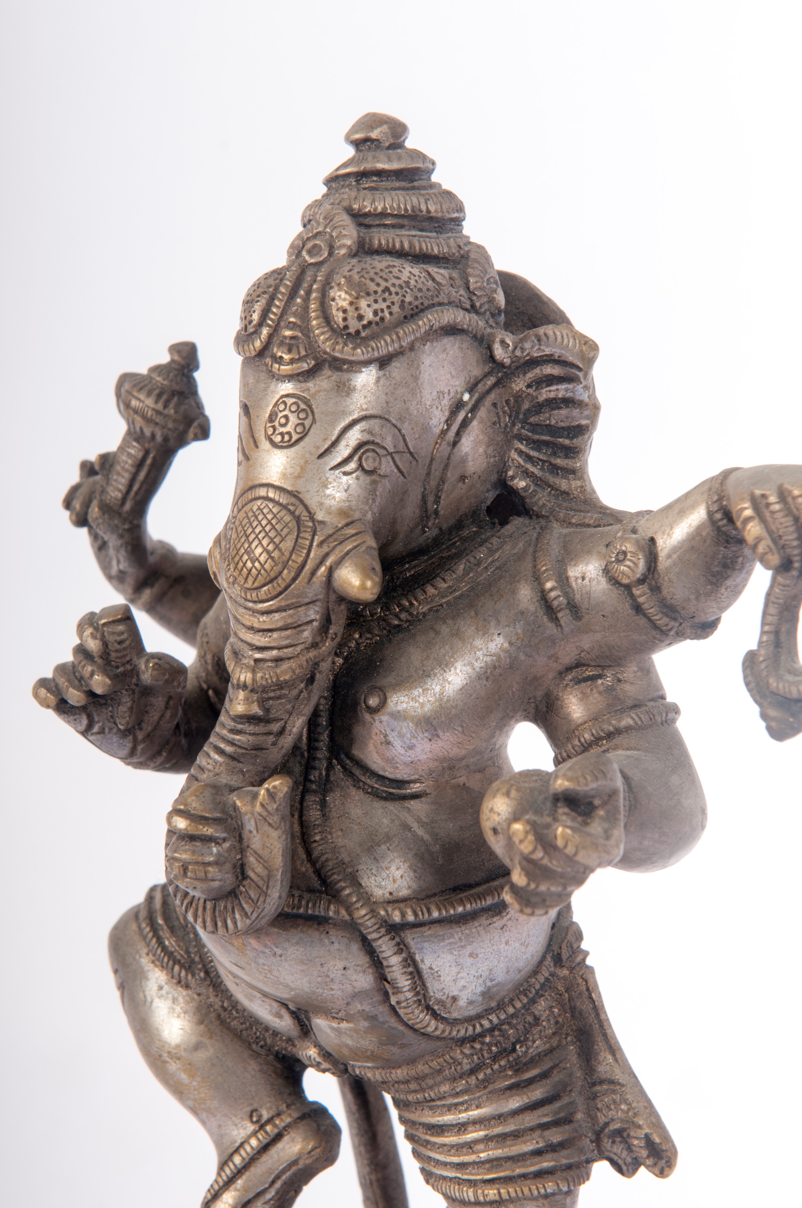 Scultura a tutto tondo di Ganesha danzante