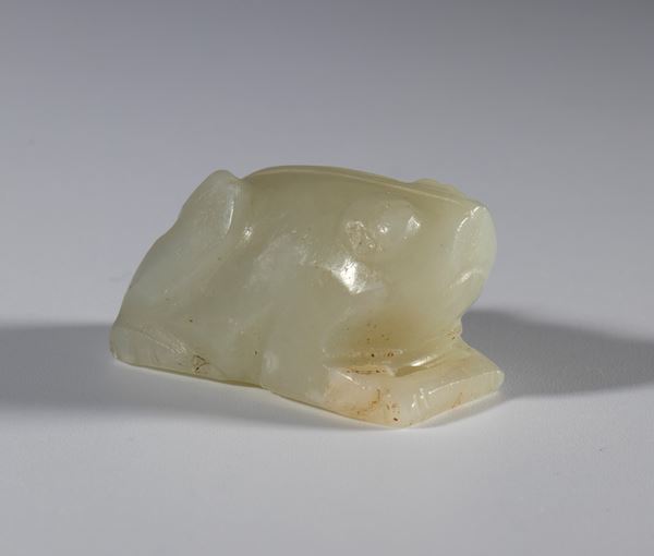 A small jade figurine of a frog. China, Qing Dynasty (1644–1911), 19th century.