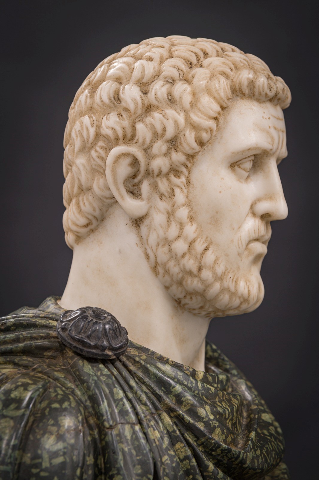 Busto dell’imperatore Caracalla, scultura in marmo (porfido verde, bianco di Carrara e nero del B...