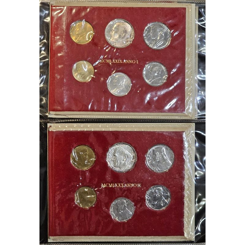 Vaticano. Giovanni Paolo II (1978-2005). Lotto di 9 Serie Divisionali in Astuccio Anno I, II, II,...