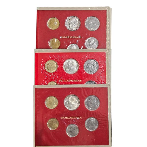 VATICANO. Giovanni Paolo II (1978-2005). Lotto di 3 serie divisionali in astuccio anno I - II - III. Ag. FDC