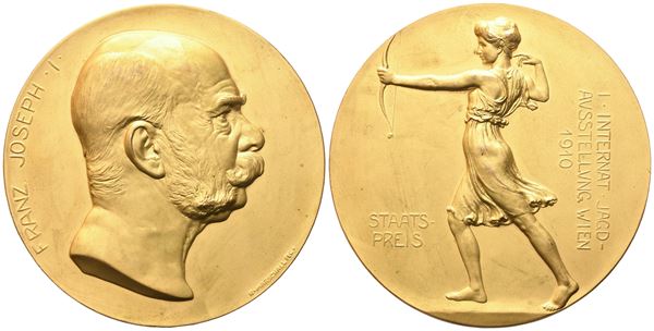 AUSTRIA. Francesco Giuseppe I (1848-1916). Medaglia 1910 per l'Esposizione Internazionale di Vienna; Æ dorato (285,72 g; 89,5 mm)