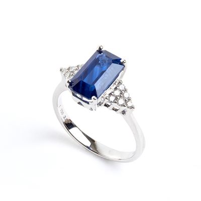 Anello in oro bianco 18k con zaffiro ottagonale e diamanti