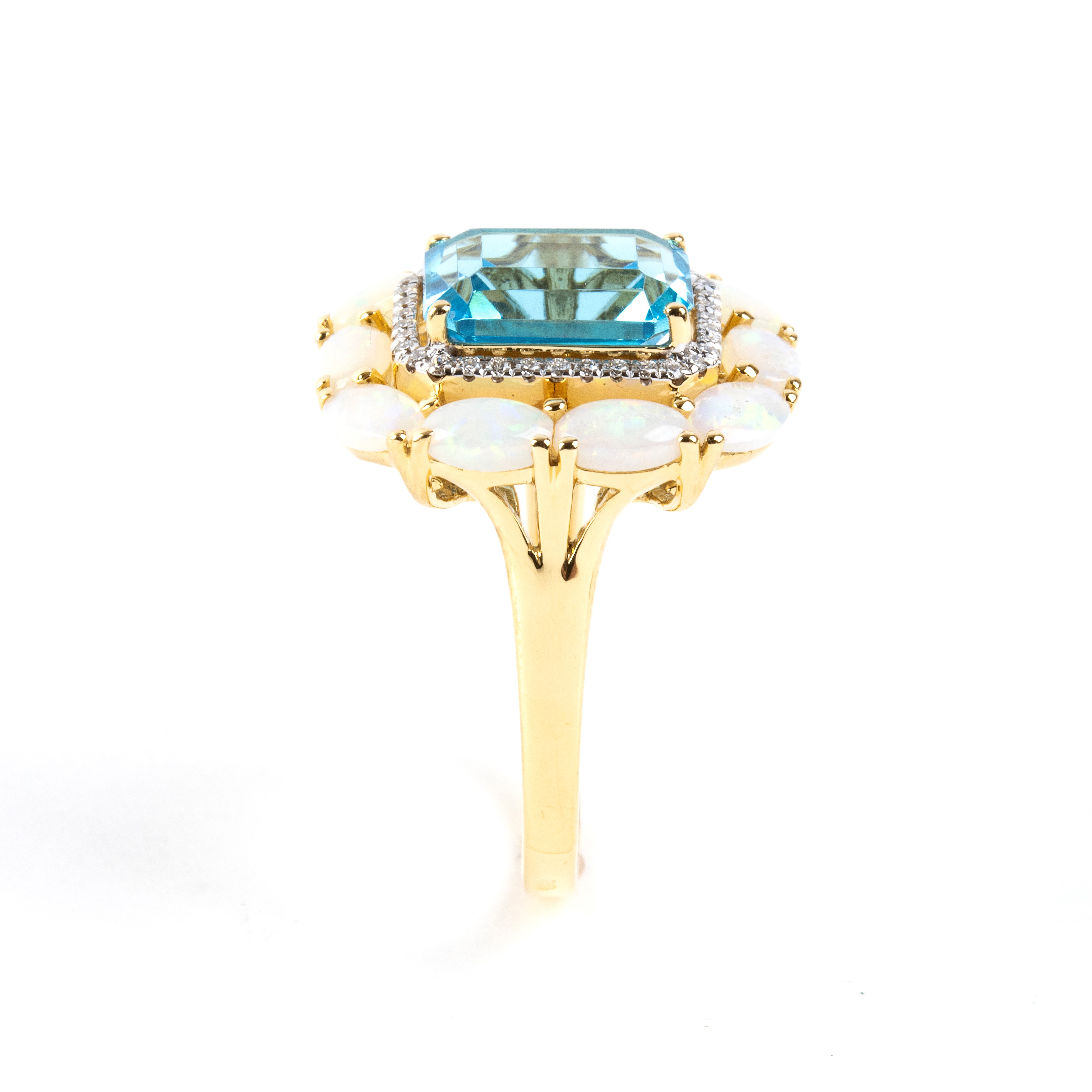 Oro giallo 18k, Anello con topazio azzurro, opali e diamanti