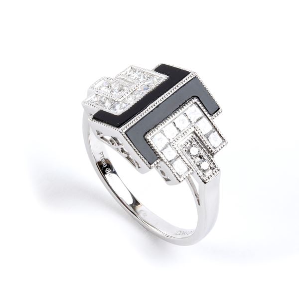 Anello in stile Déco, in platino con onice e diamanti     