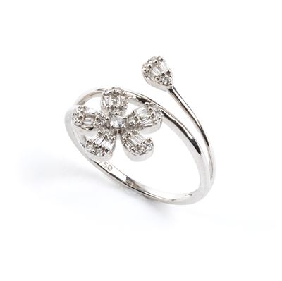 Oro bianco 18k, Anello con motivo floreale in diamanti taglio brillante e tapered