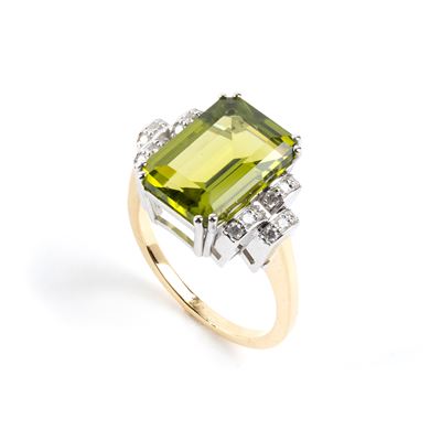 Anello in oro 18k con peridoto e diamanti, peridoto ca. 5.92 ct