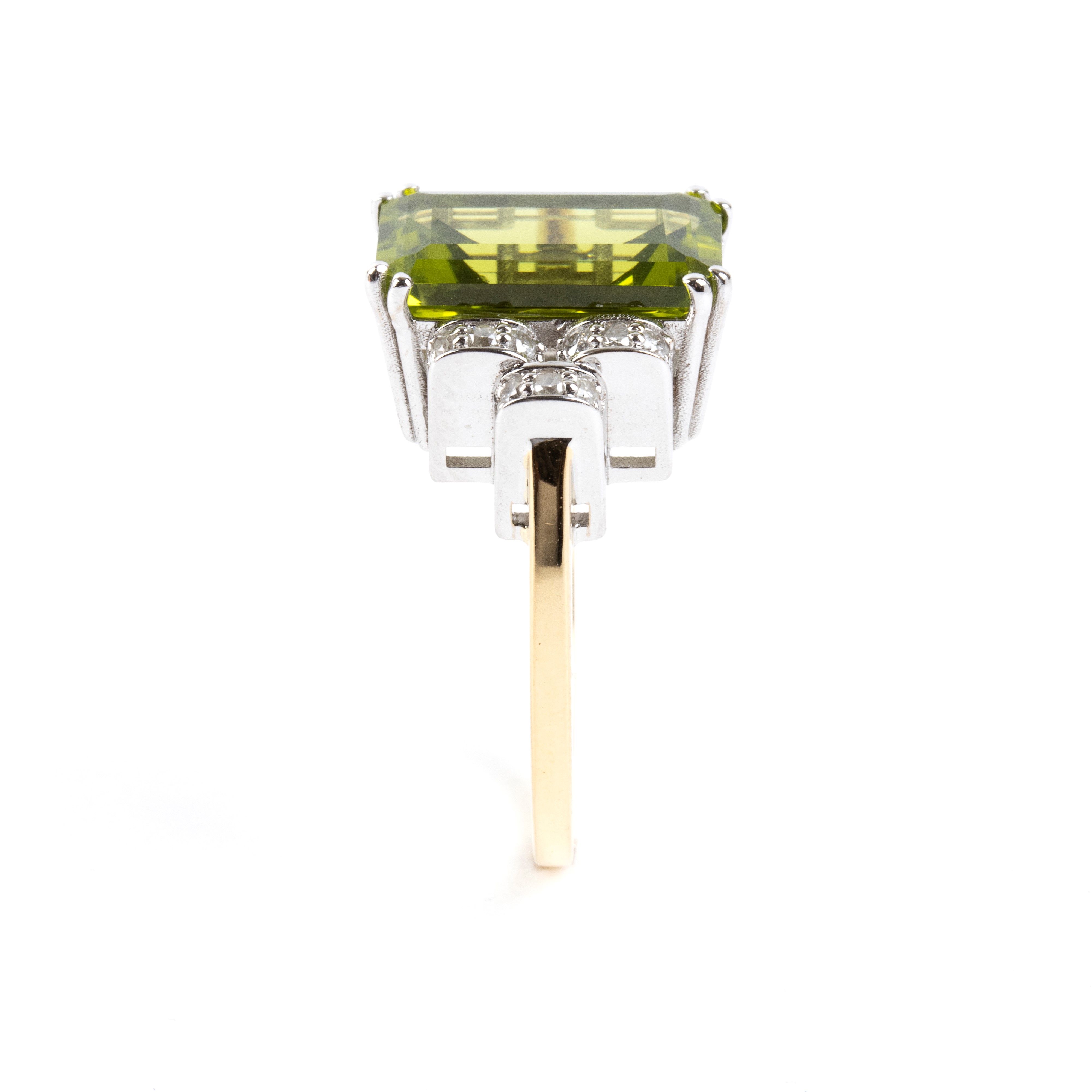 Anello in oro 18k con peridoto e diamanti, peridoto ca. 5.92 ct