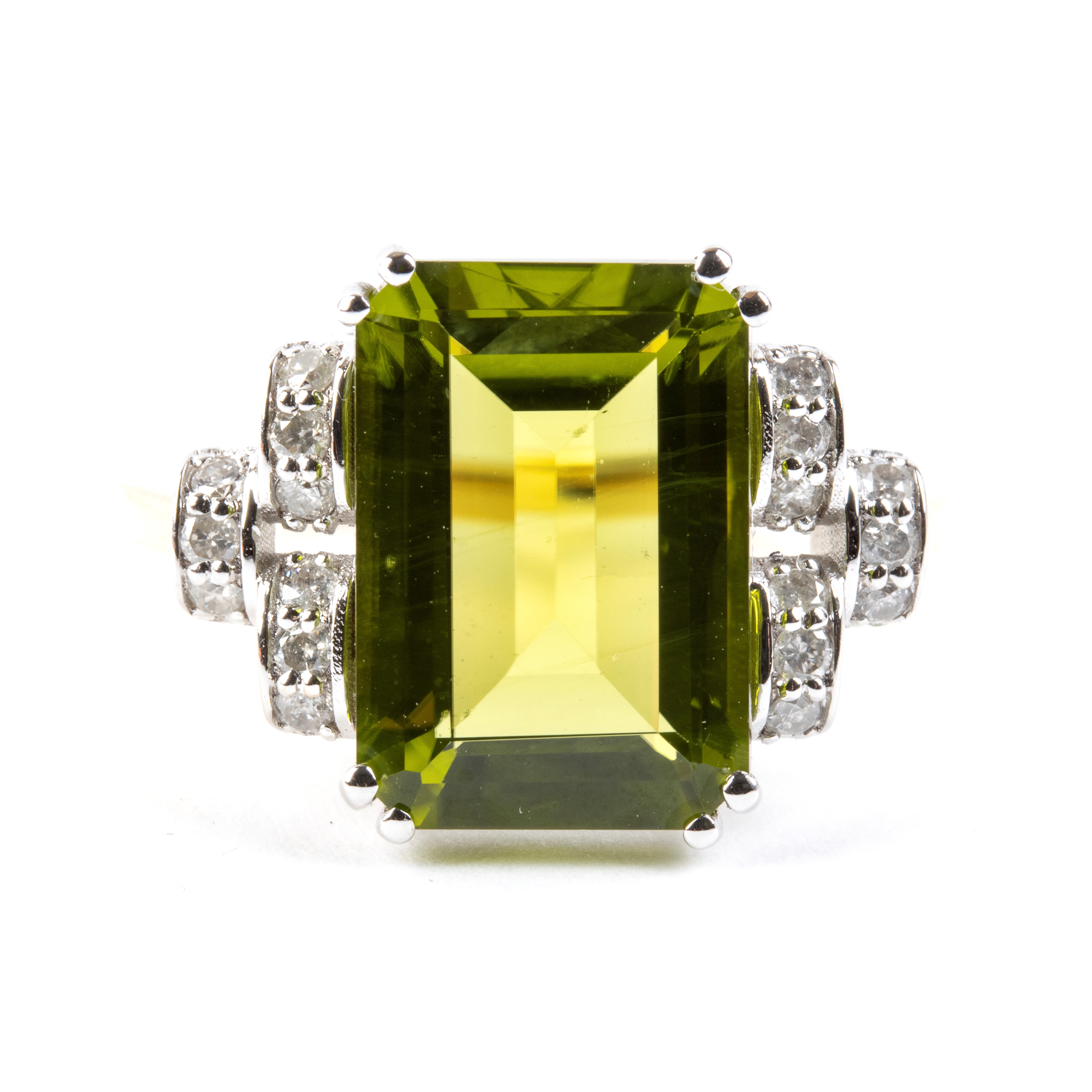 Anello in oro 18k con peridoto e diamanti, peridoto ca. 5.92 ct