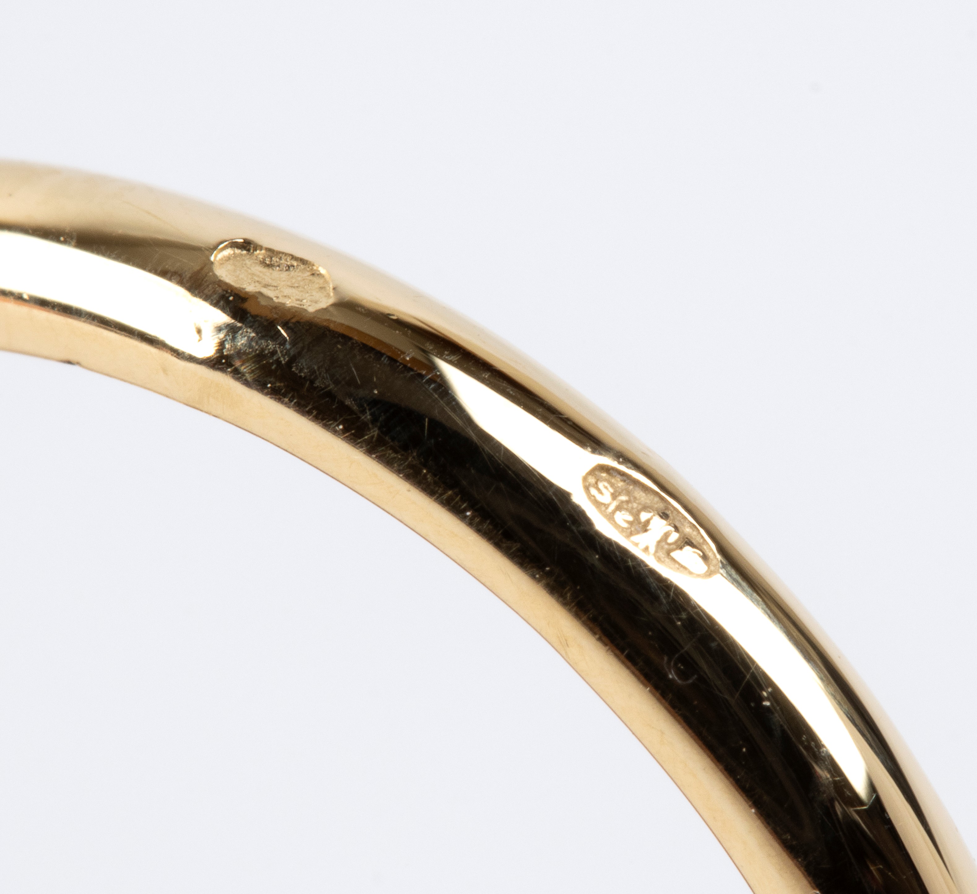 Anello in oro 18k con rubino ovale e diamanti, certificato GCI