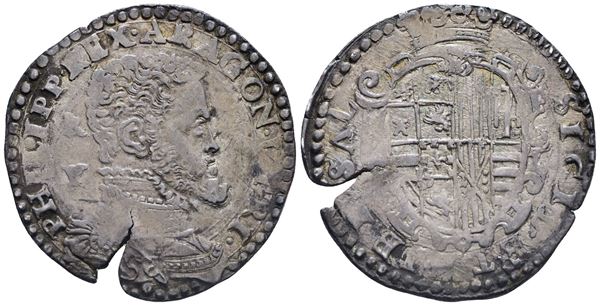 NAPOLI. REGNO DI NAPOLI. Filippo II di Spagna (1556-1598). Mezzo ducato GR/VP (1567). Ag; 14,9gr. BB+, lesione marginale del tondello.