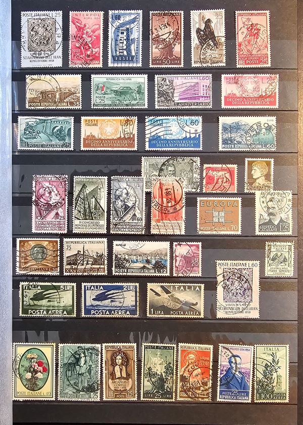 FILATELIA - Regno d'Italia - Repubblica Italiana. Lotto di numerosi francobolli in 30 pagine. In album cartonato.