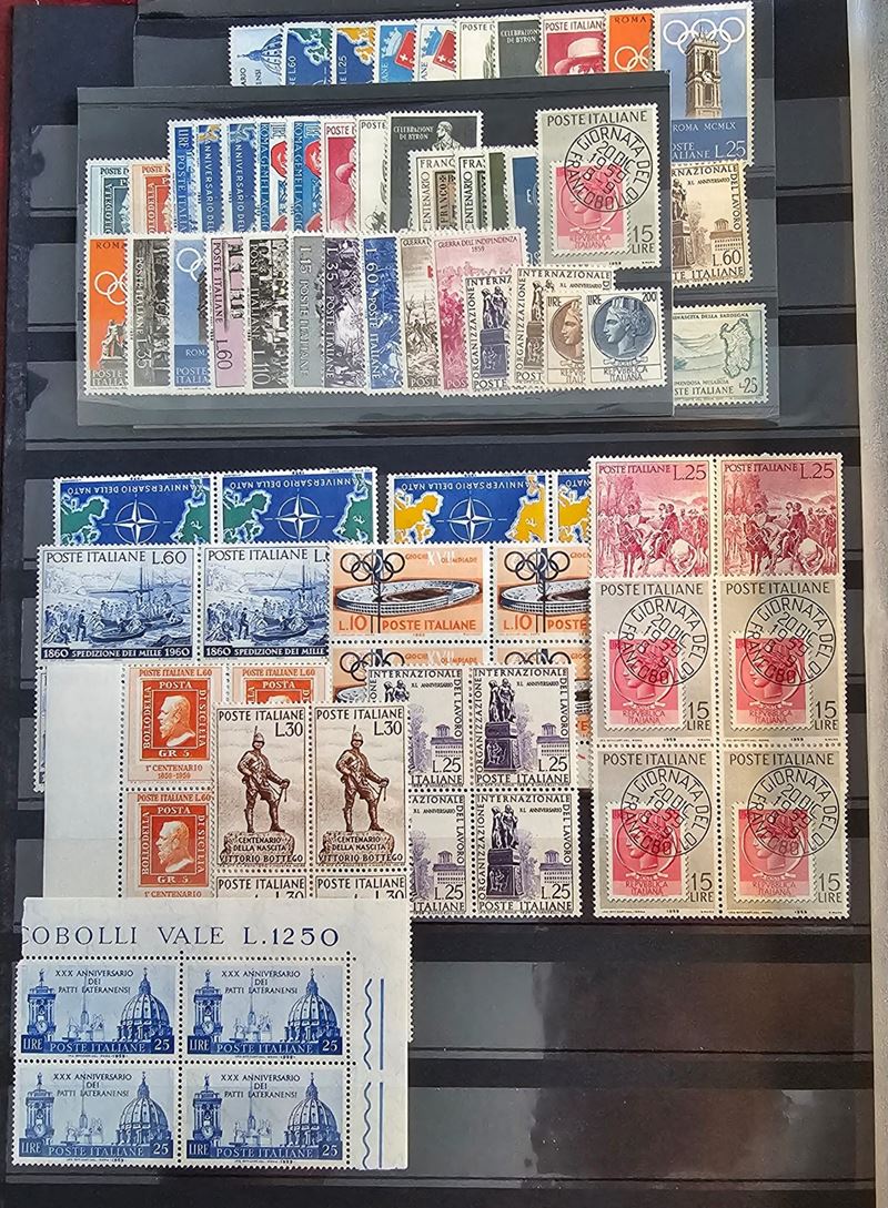 Filatelia - Repubblica Italiana. Lotto di Numerosi Francobolli in 16 Pagine. in Album Cartonato.