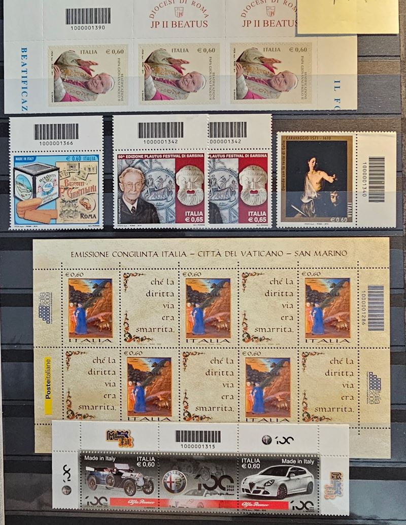 Filatelia - Regno D'italia - Repubblica Italiana. Lotto di Numerosi Francobolli in 5 Pagine. in A...