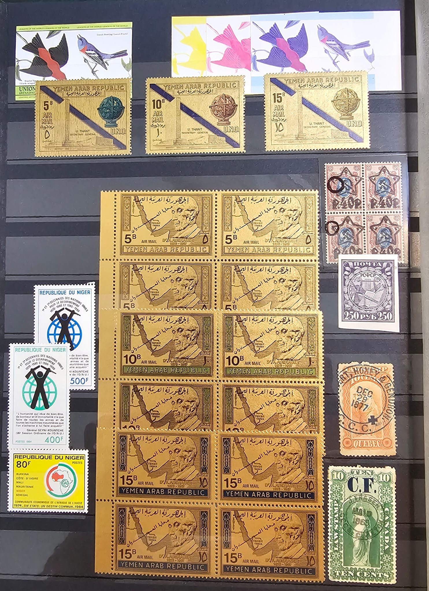 Filatelia - Esteri. Interessante Lotto di Numerosi Francobolli in 16 Pagine. in Album Cartonato.