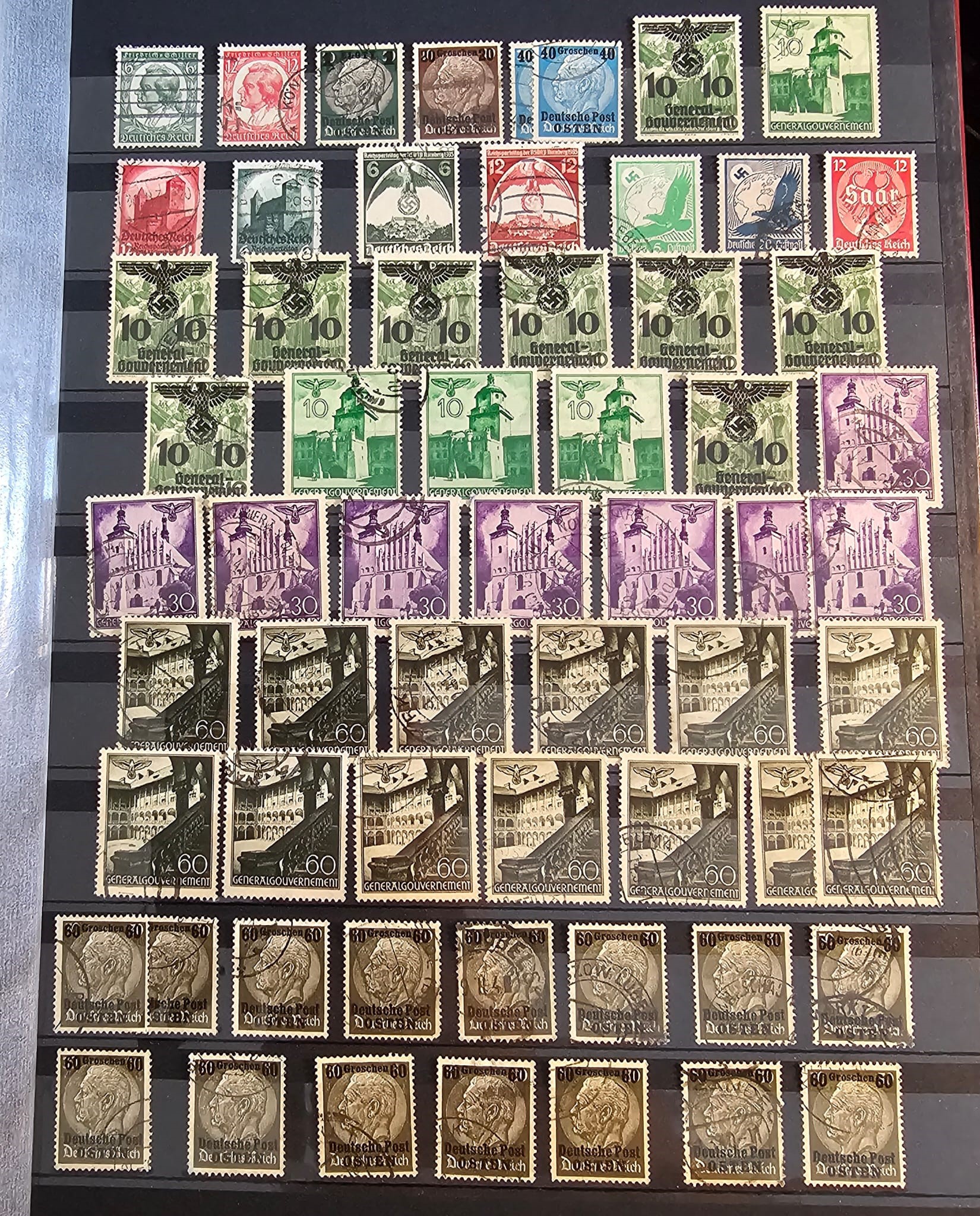 Filatelia - Germania III Reich. Interessante Lotto di Numerosi Francobolli in 16 Pagine. in Album...