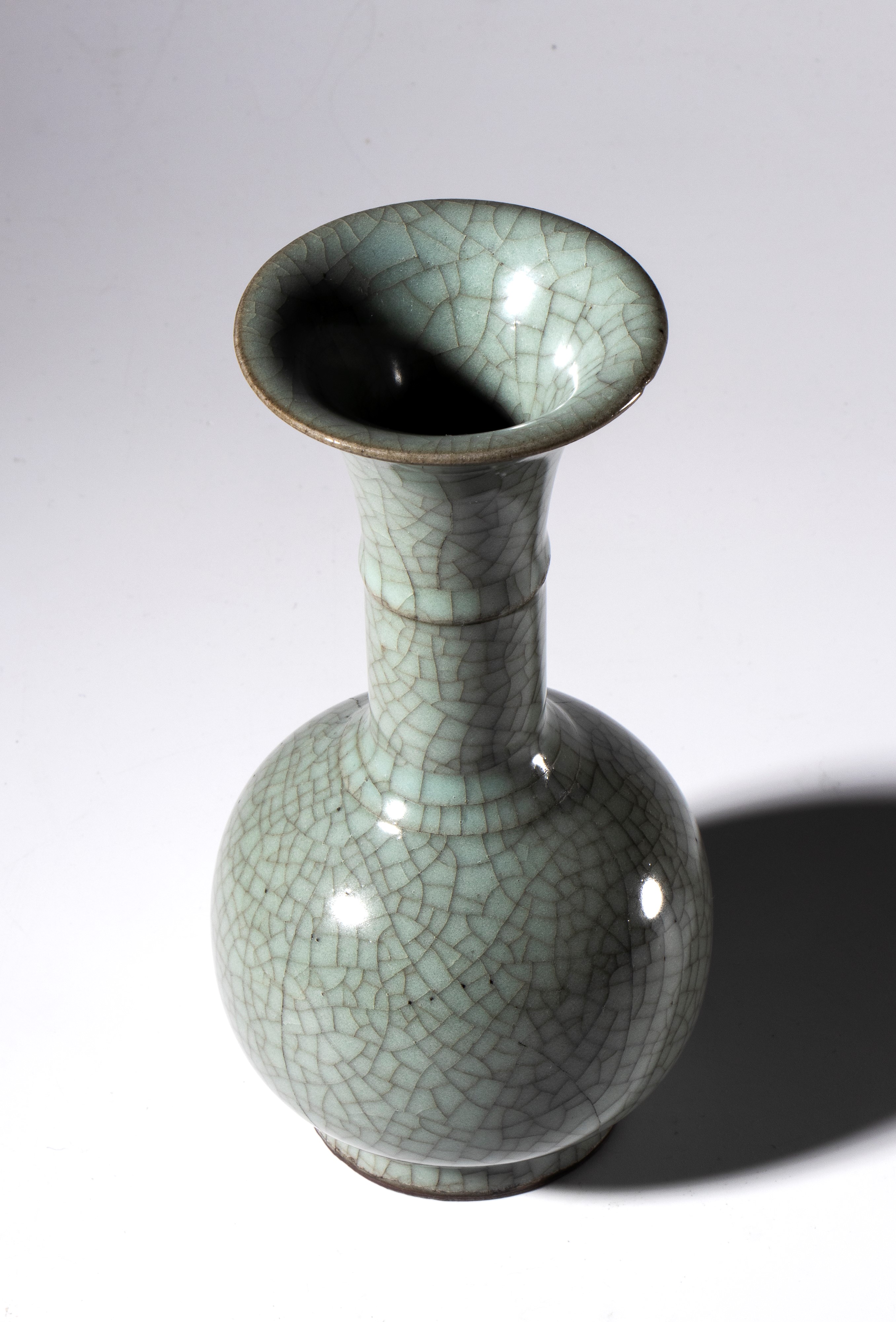 Vaso a smalto celadon craquelé. Cina, XX secolo