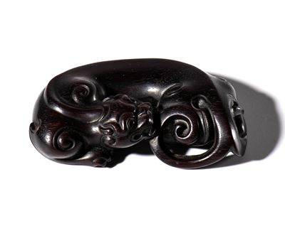 Figurina di drago, scultura in legno di sandalo, Cina, XX secolo