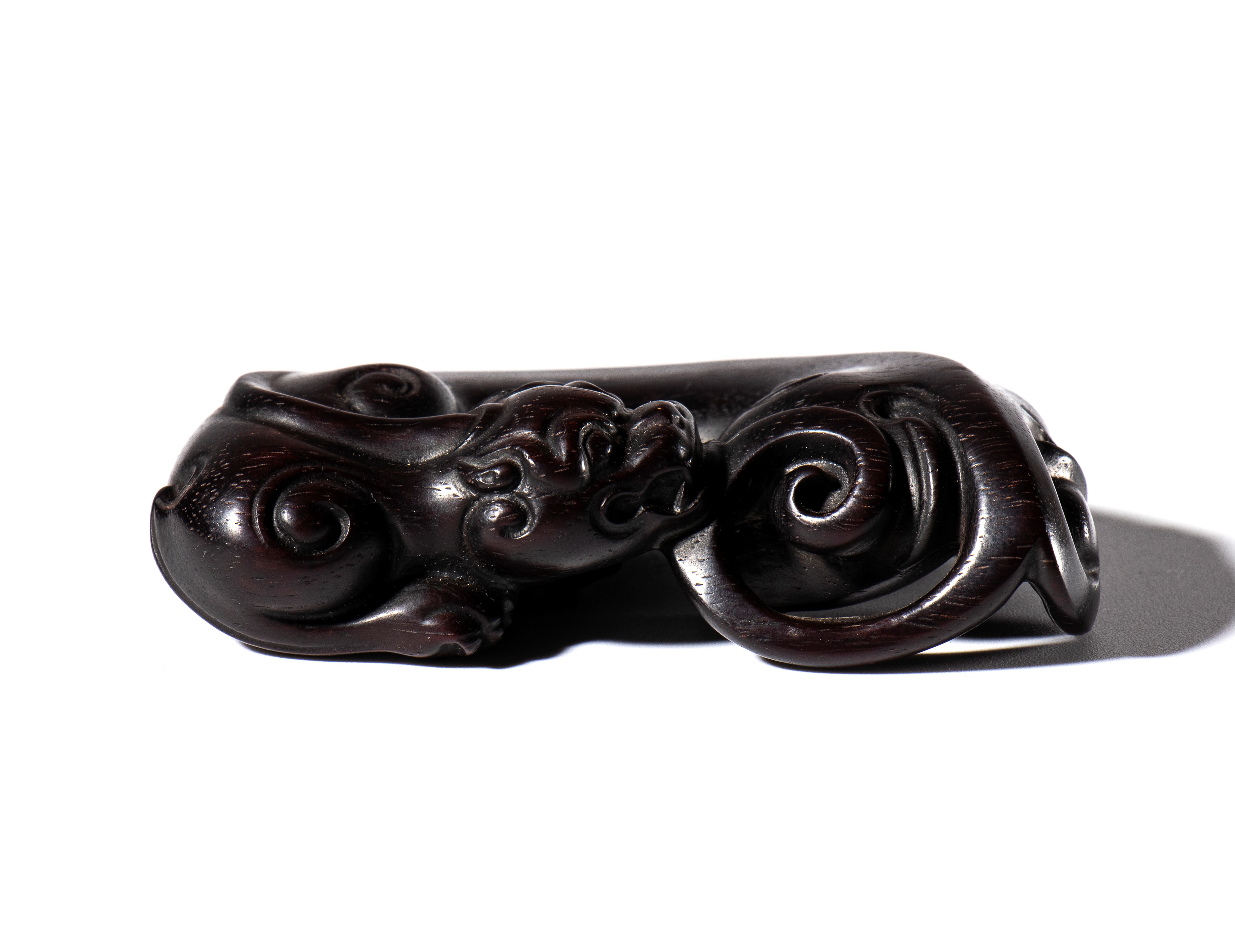 Figurina di drago, scultura in legno di sandalo, Cina, XX secolo