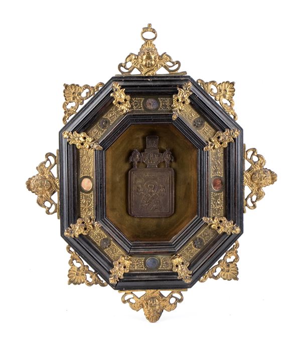 Icona con cornice raffigurante San Nicola di Mira