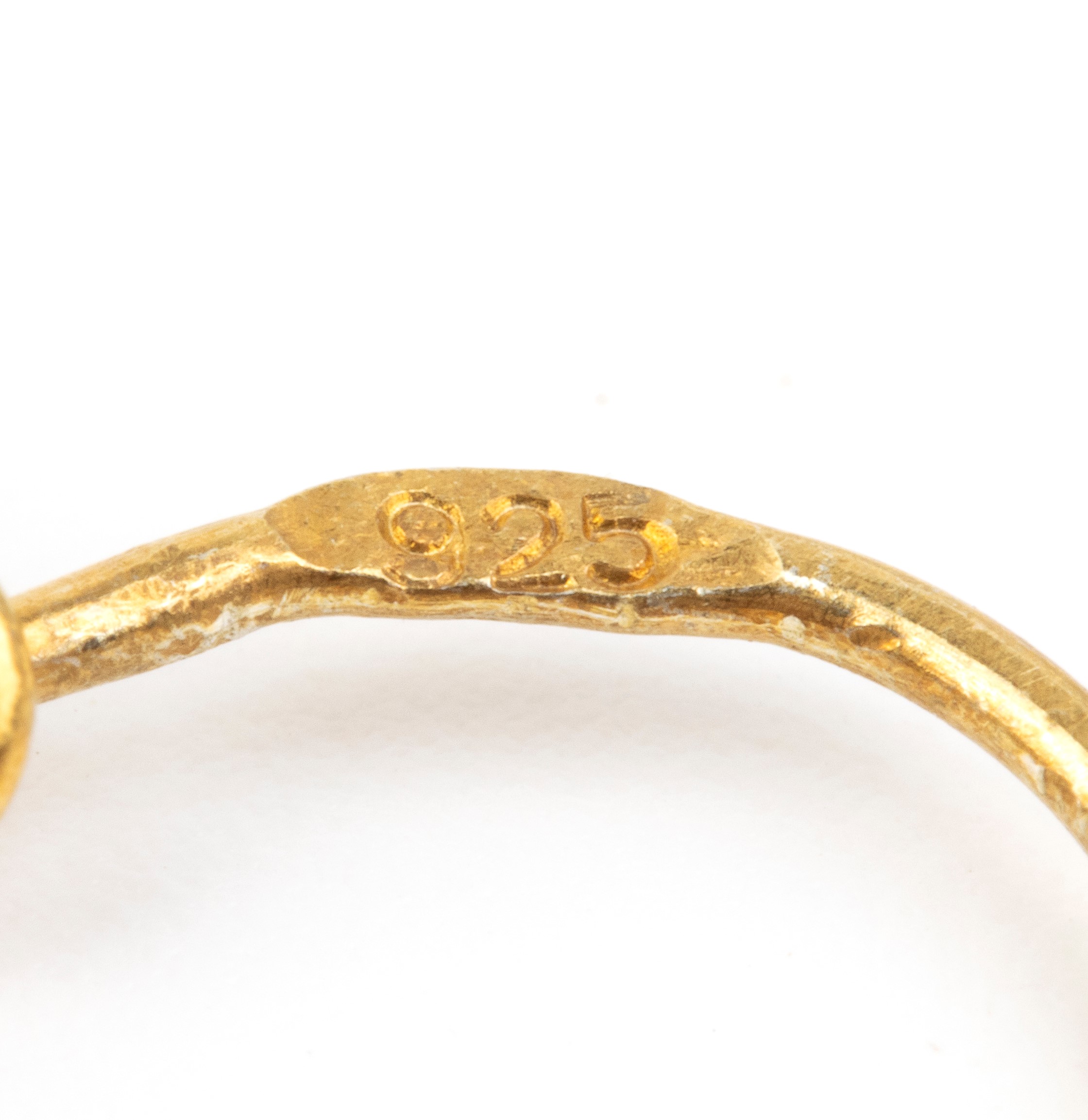 Paio di orecchini, insetti in argento dorato con smeraldi cabochon e diamanti