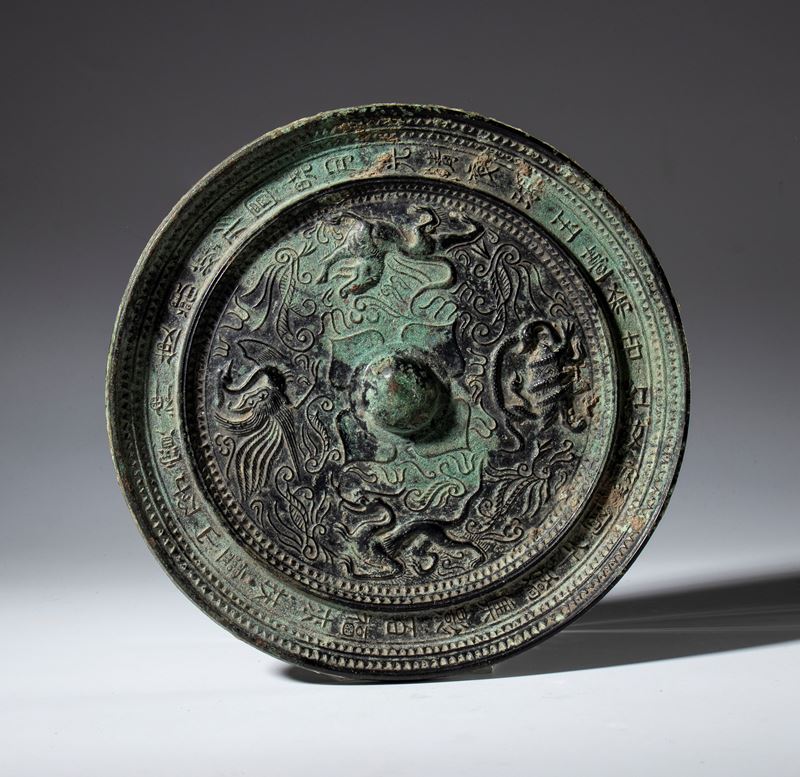 Specchio antico in bronzo, motivi di draghi e animali mitologici, Cina (XX secolo)
