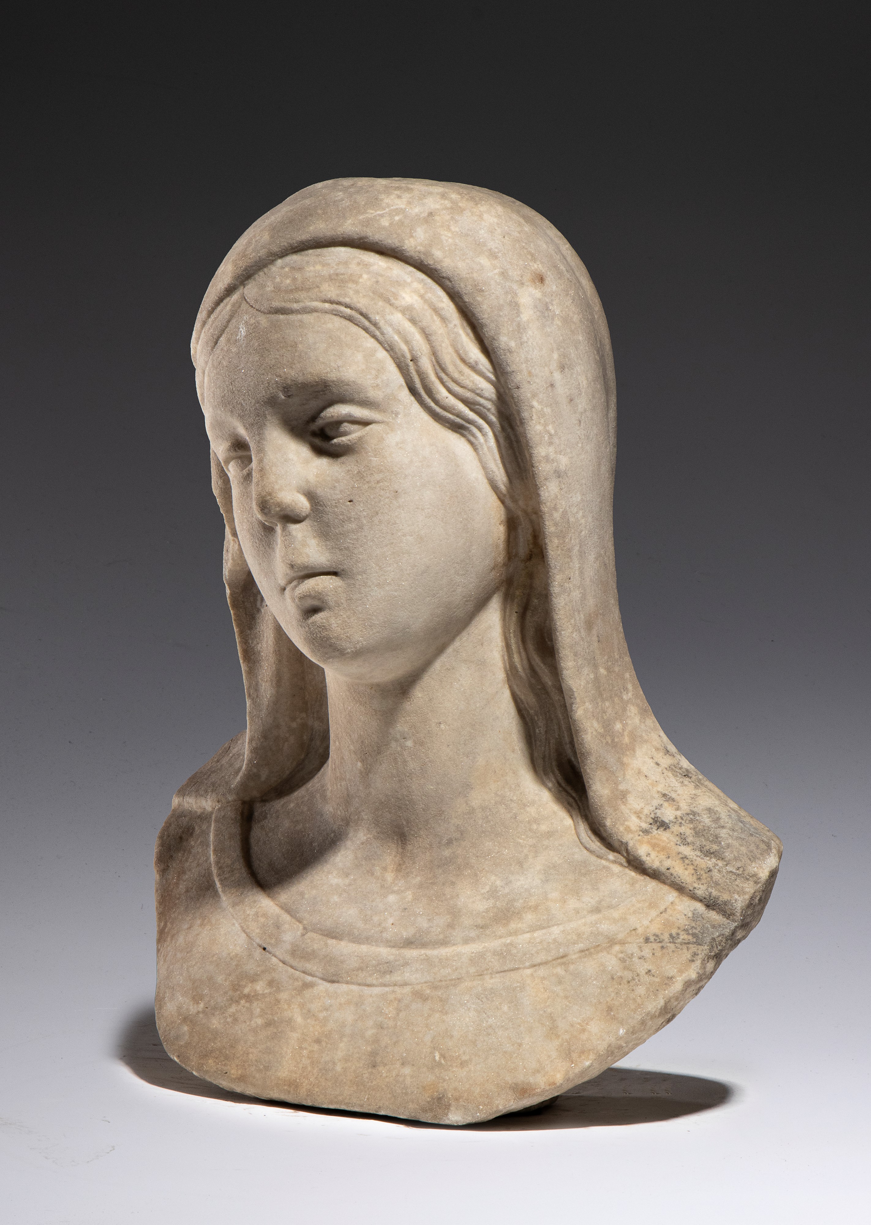 Italia, XVIII secolo, Busto di Madonna velata in marmo