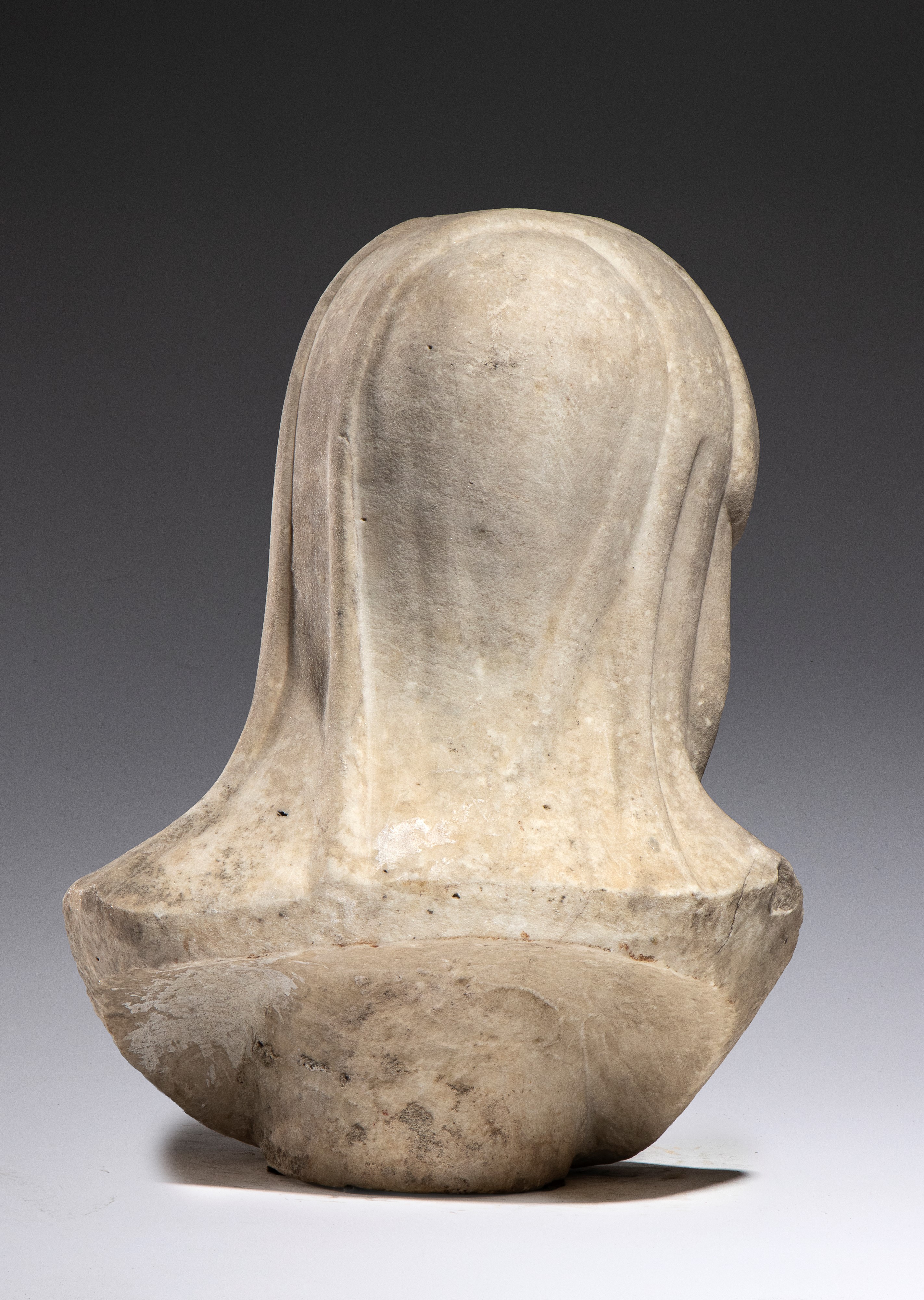 Italia, XVIII secolo, Busto di Madonna velata in marmo