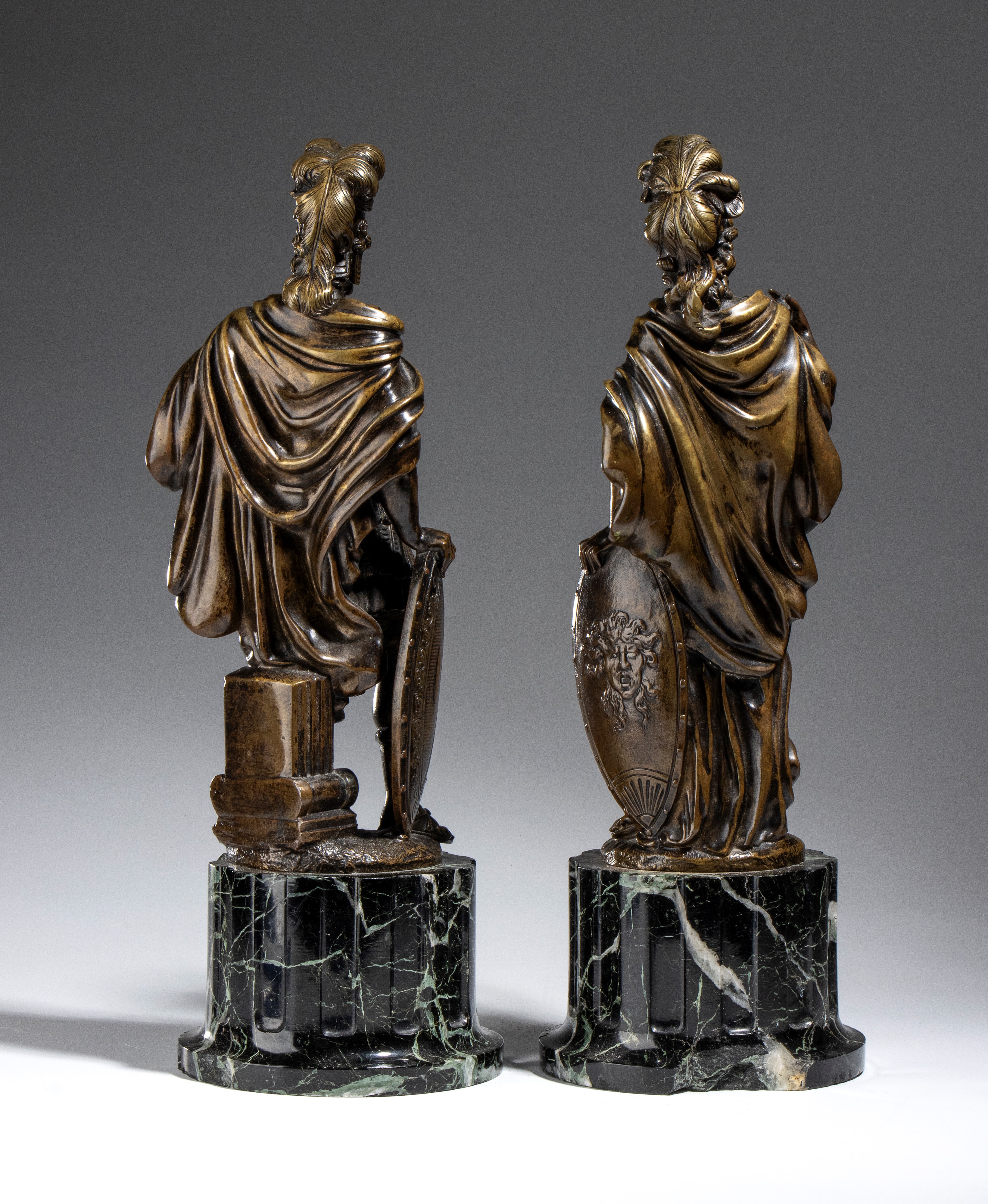 Francia, fine XIX secolo-inizio XX secolo, Coppia di sculture in bronzo raffiguranti divinità cla...