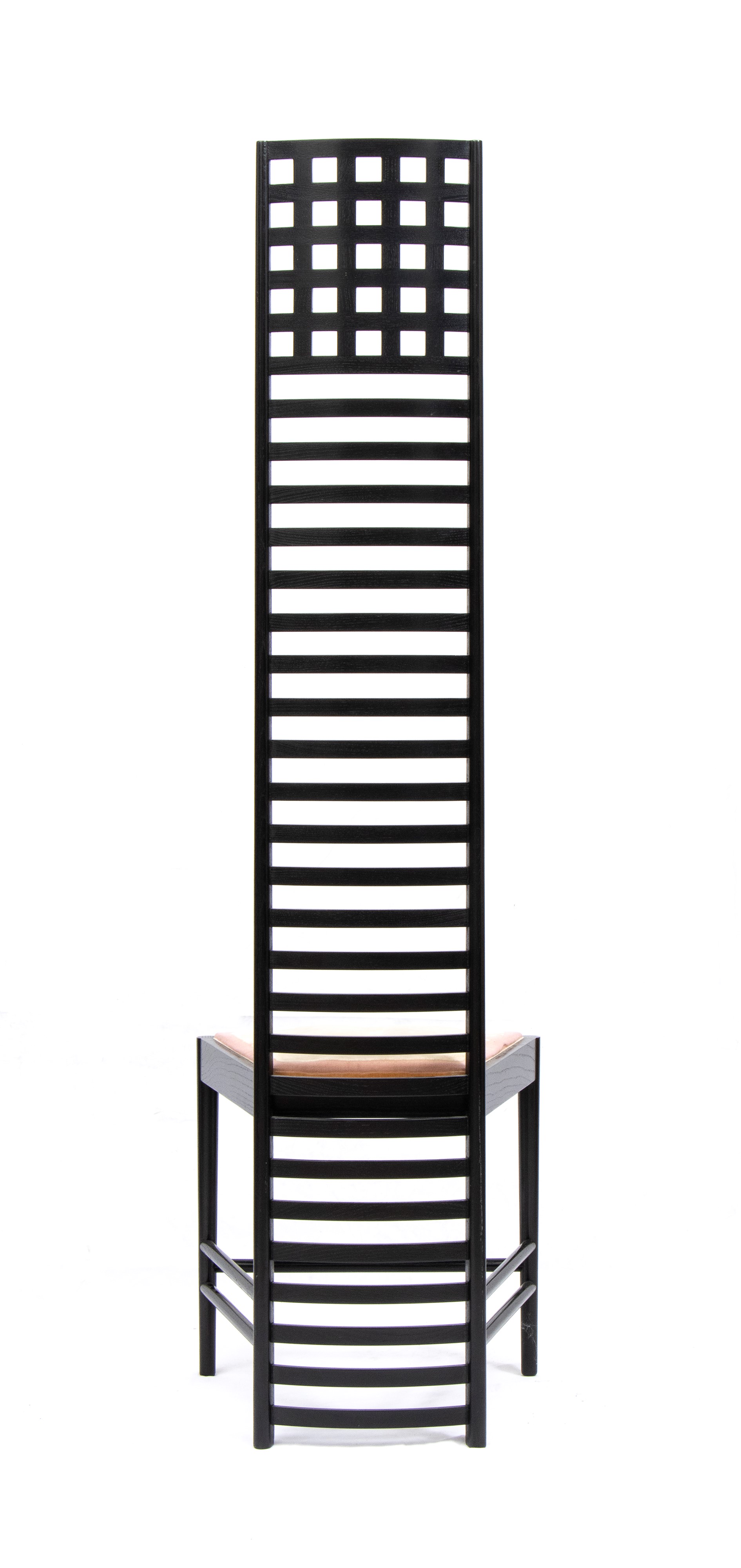 Sedia a schienale alto modello “Hill House”, legno tinto nero