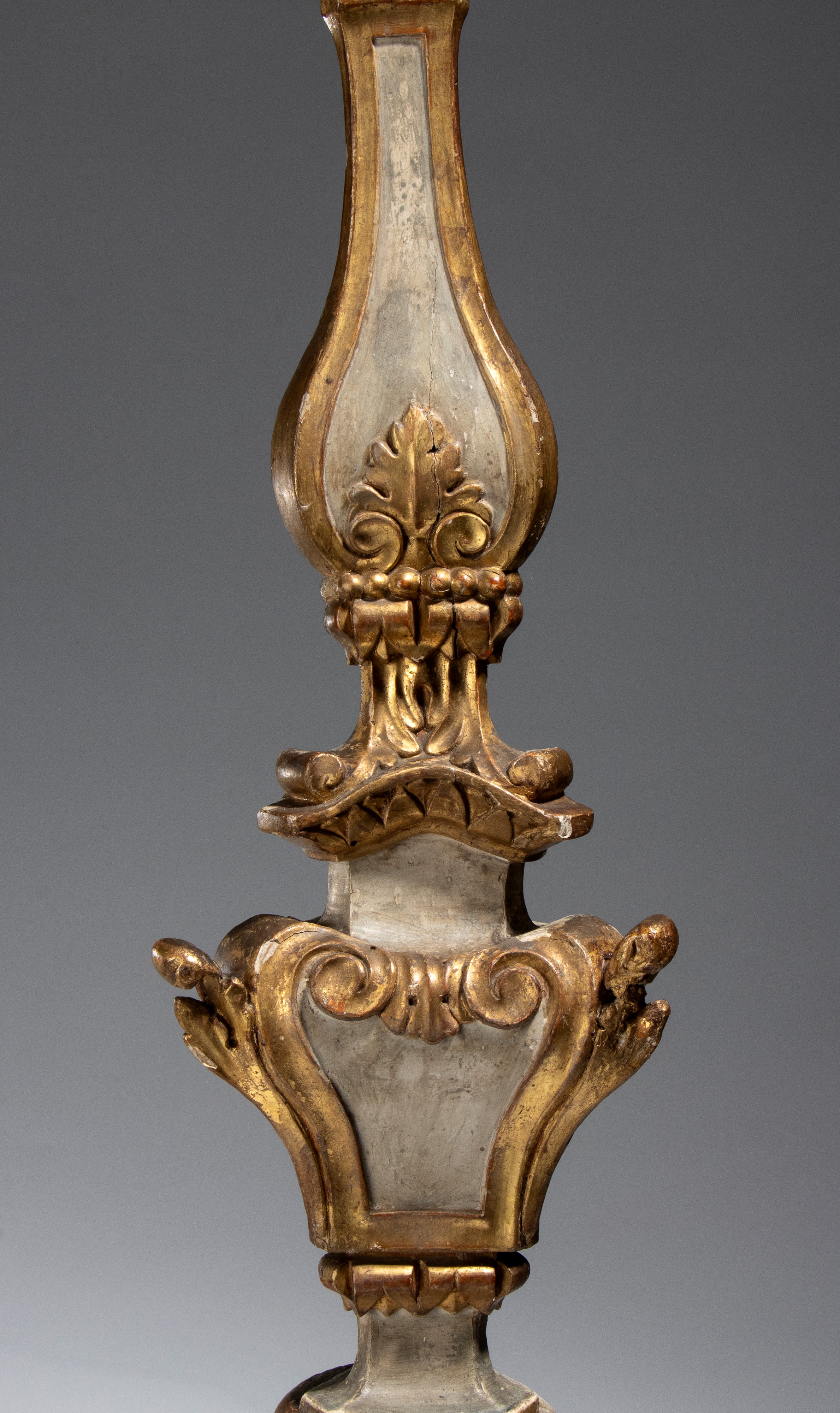 Candeliere da altare, laccato e dorato, Roma XVIII secolo