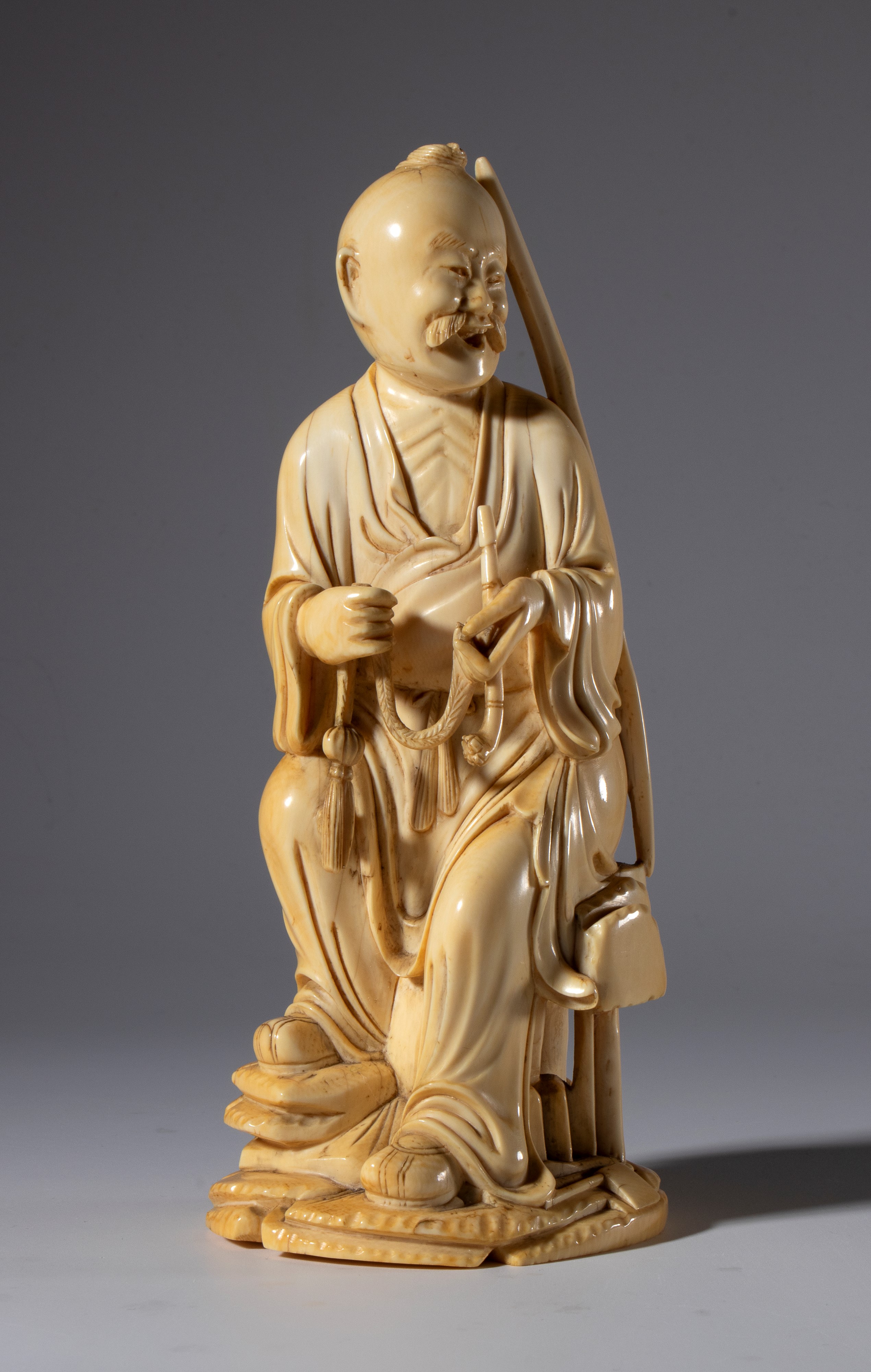 Figura in avorio raffigurante un saggio, Cina, prima metà del XIX secolo
