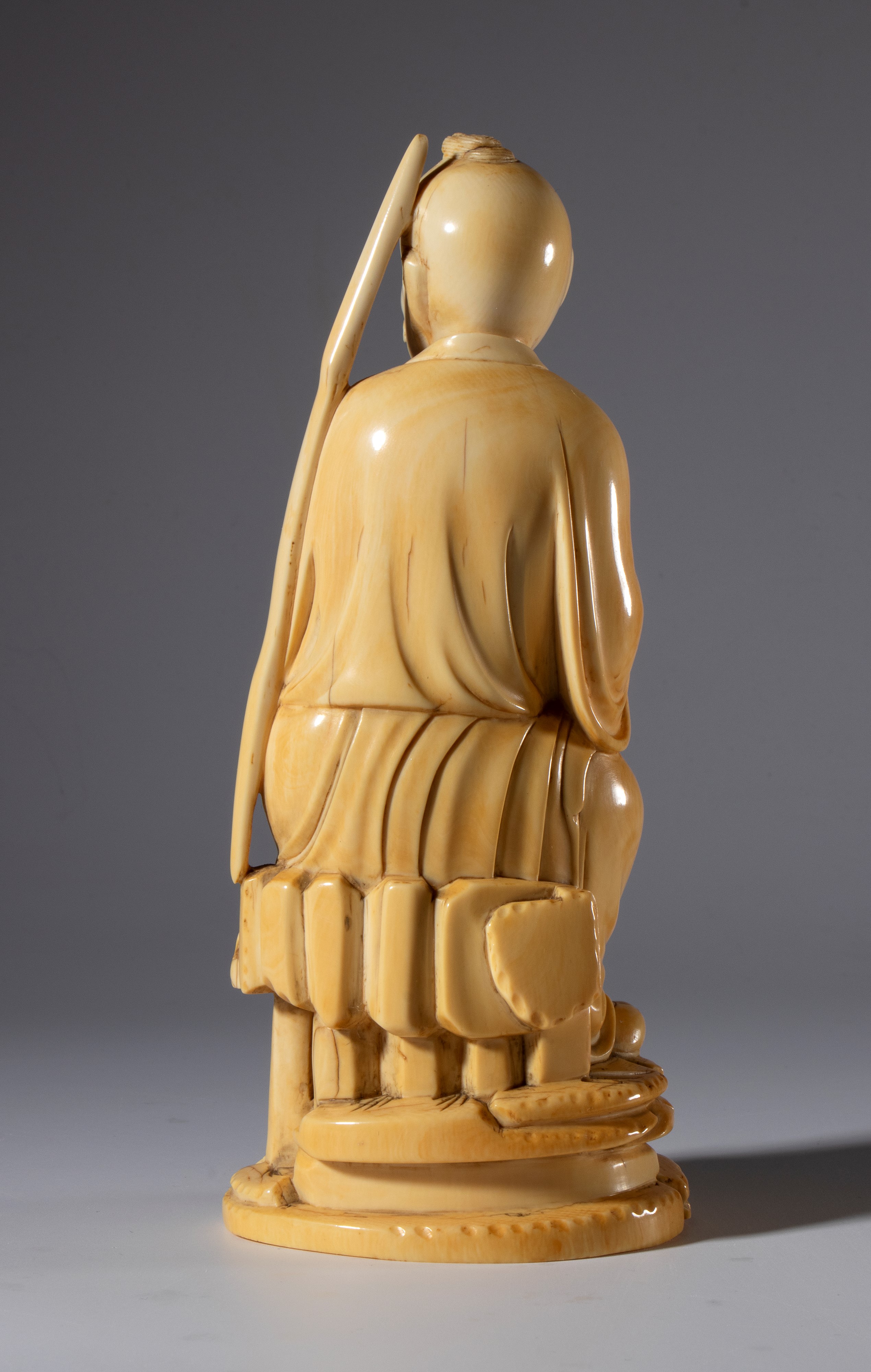 Figura in avorio raffigurante un saggio, Cina, prima metà del XIX secolo