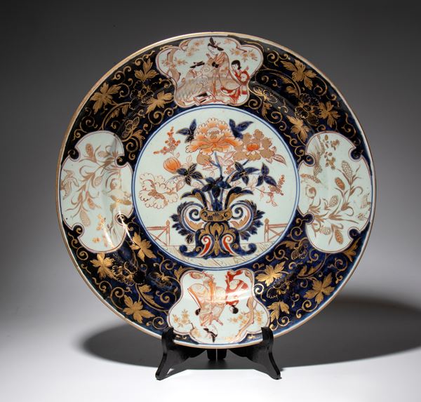 Large plate painted with coral red, blue, and gold enamels. Japan, 18th century.