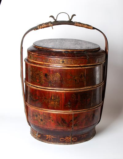 Porta vivande, legno laccato e dipinto, Cina, XIX secolo