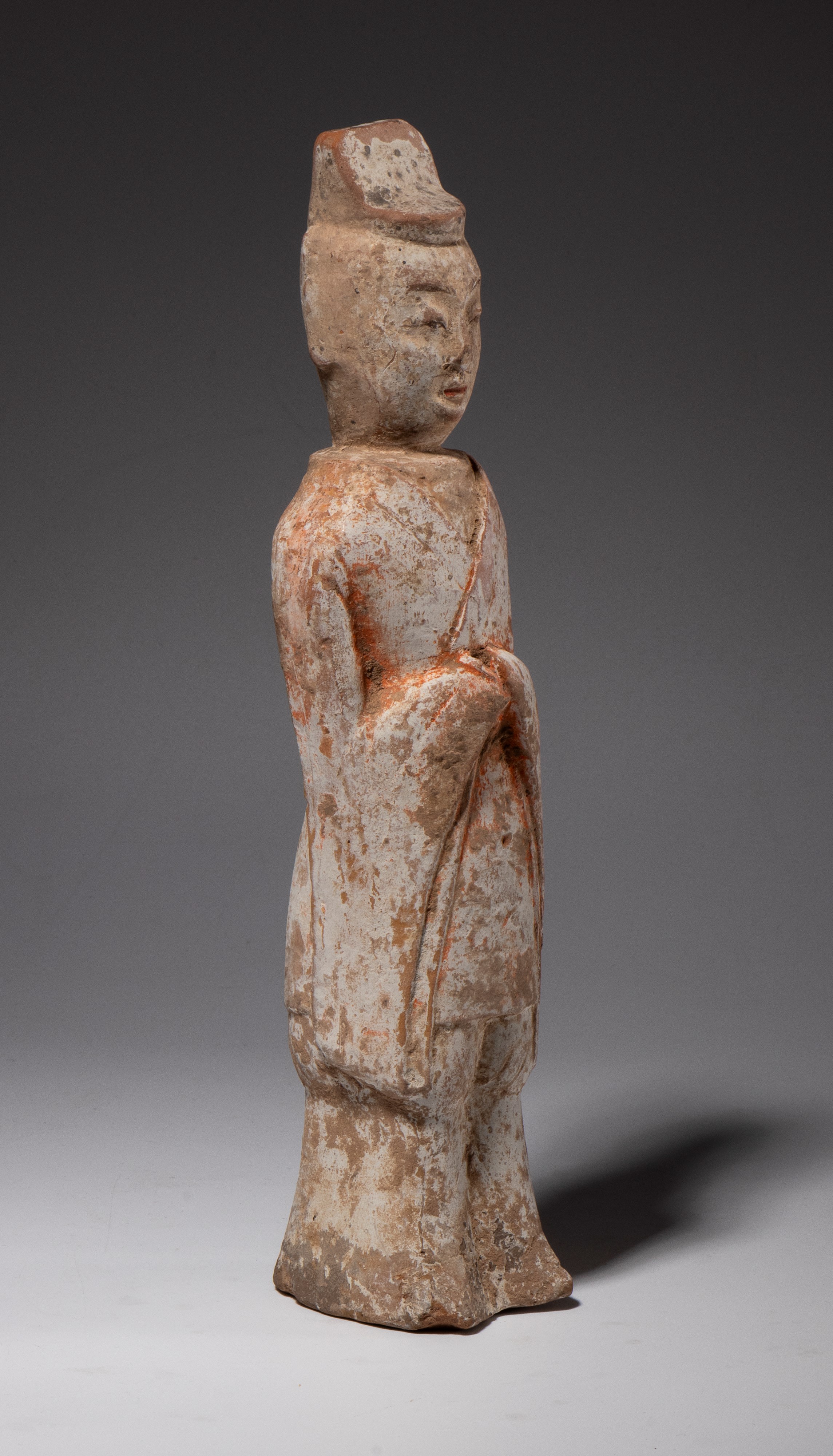 Figurina in stile Tang in terracotta policroma. Cina, XX secolo