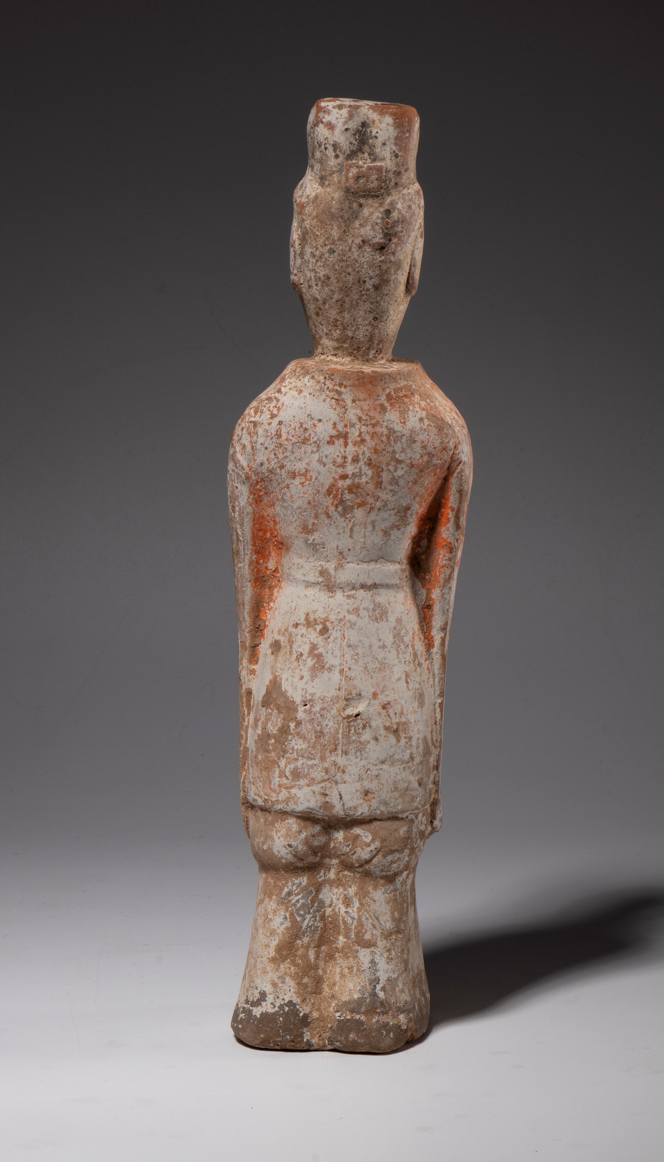 Figurina in stile Tang in terracotta policroma. Cina, XX secolo