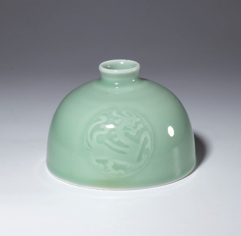 Piccolo "water pot" in porcellana a smalto celadon. Cina, periodo Repubblica (1912-1949)
